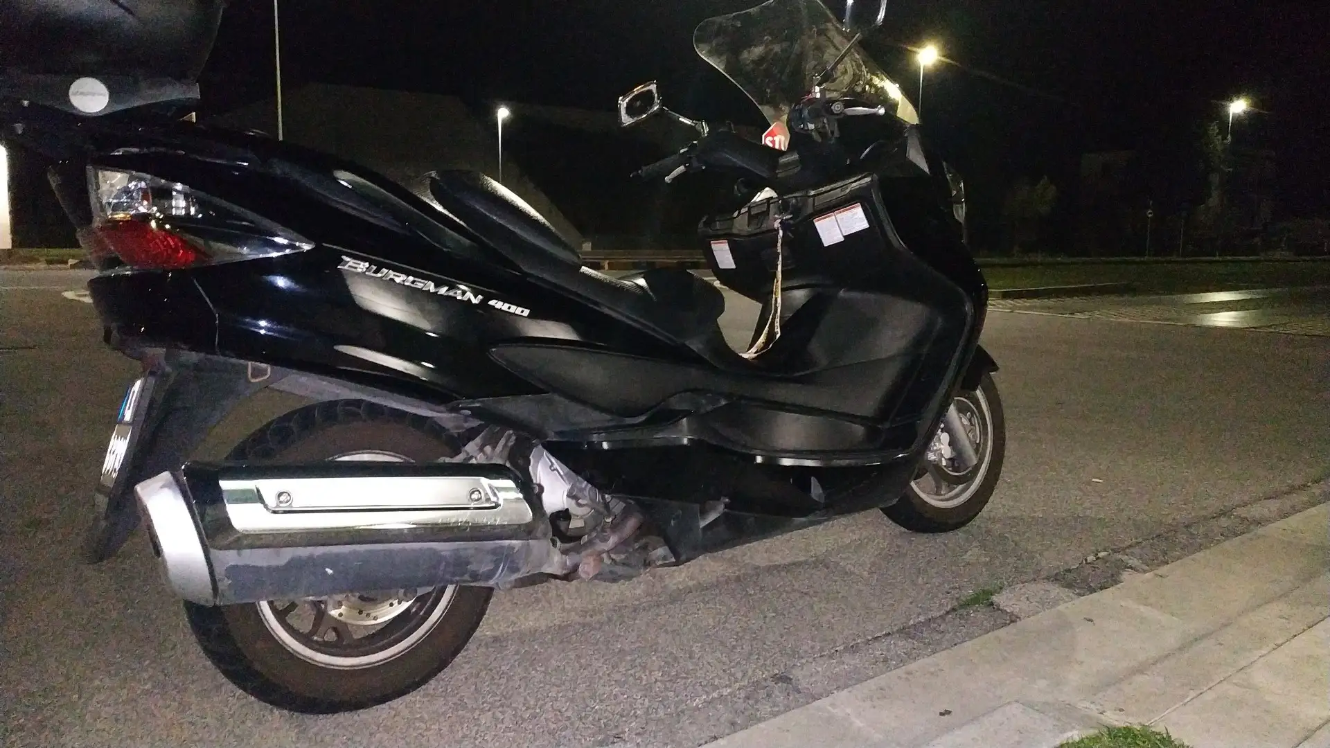 Suzuki Burgman 400 Noir - 1