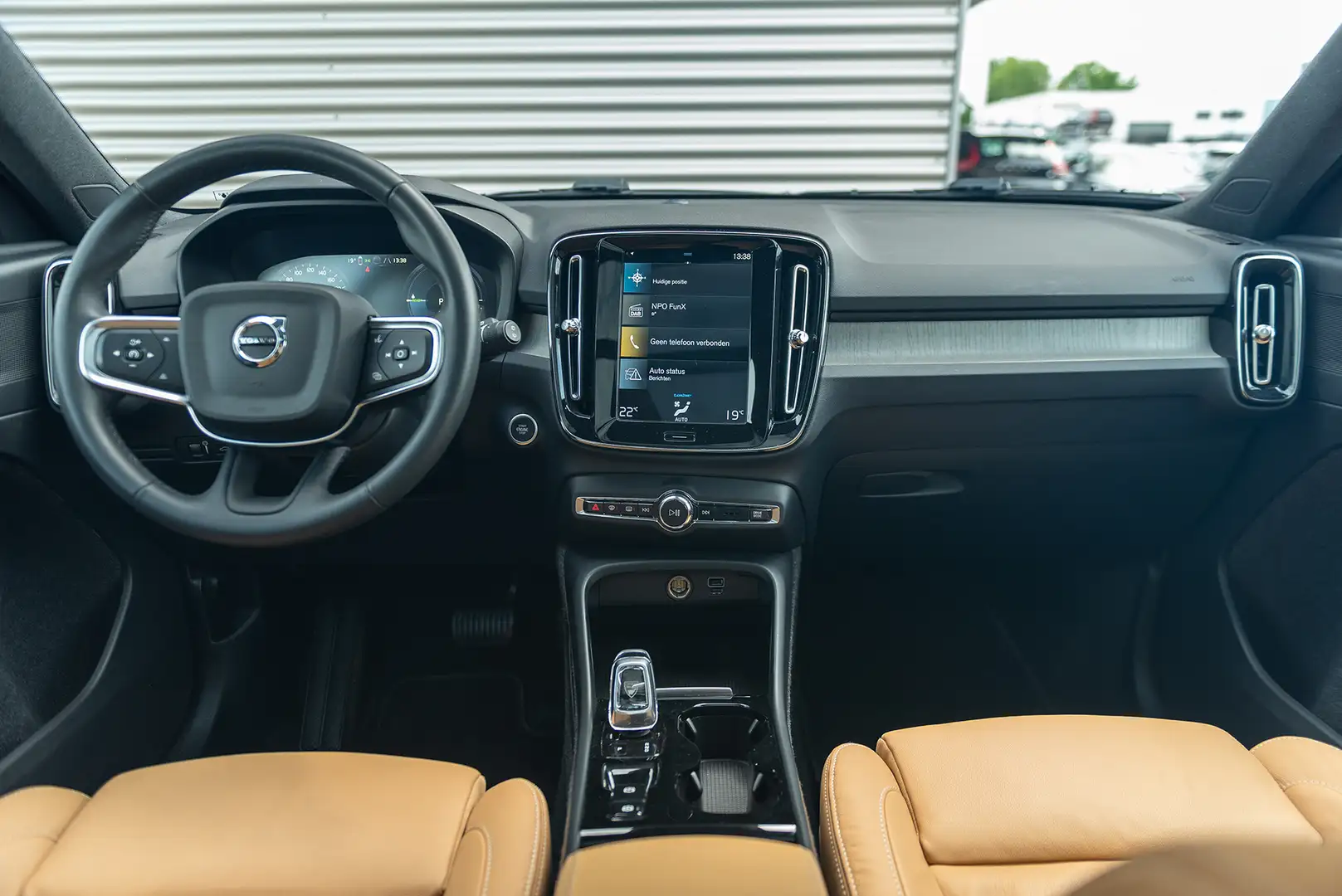 Volvo XC40 T4 Aut. Plug-In Hybrid Inscription Panoramadak Led Blauw - 2