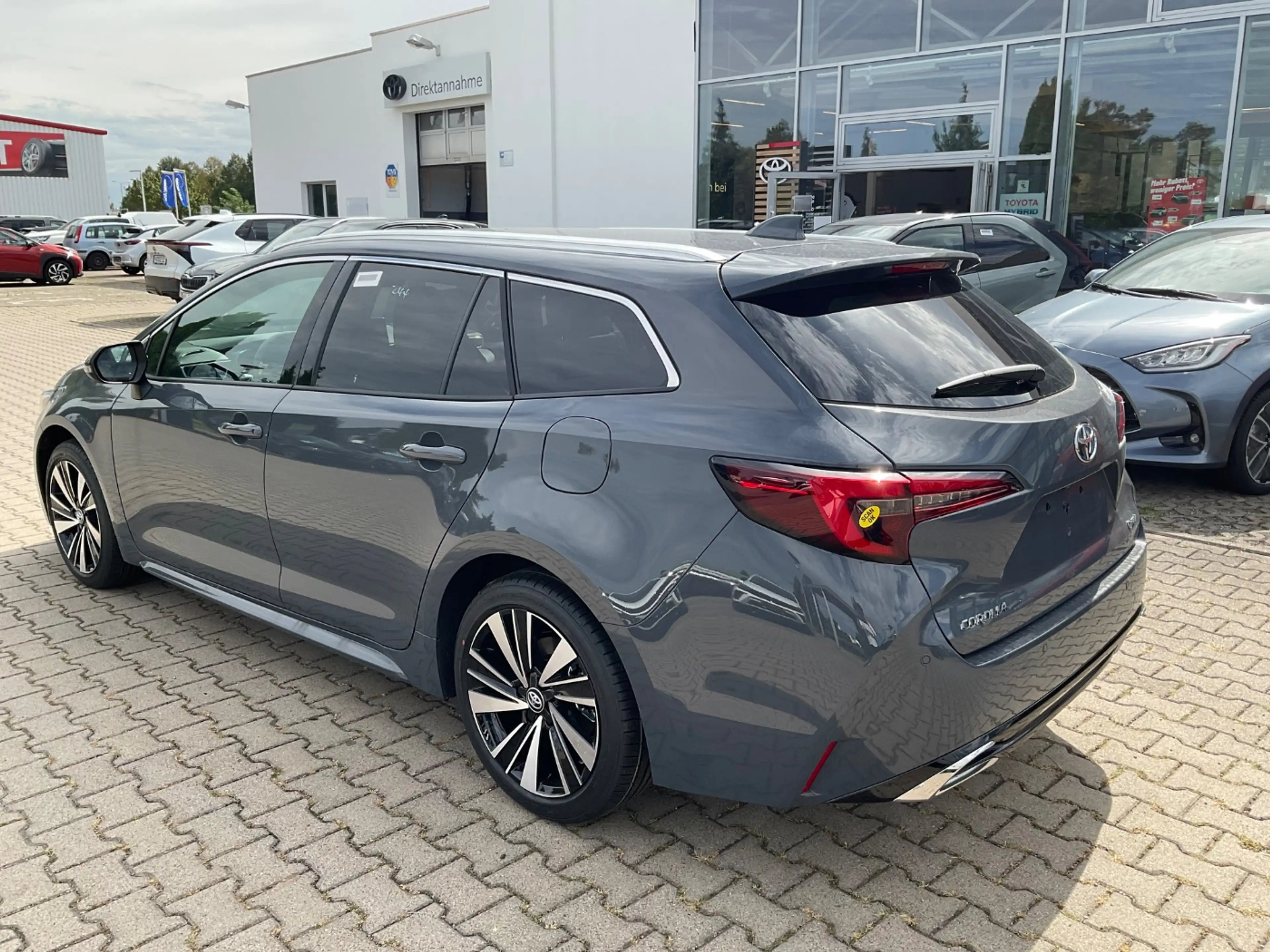 Toyota Corolla Touring Sports 2.0 Teamplayer ACC+LED — photo 4