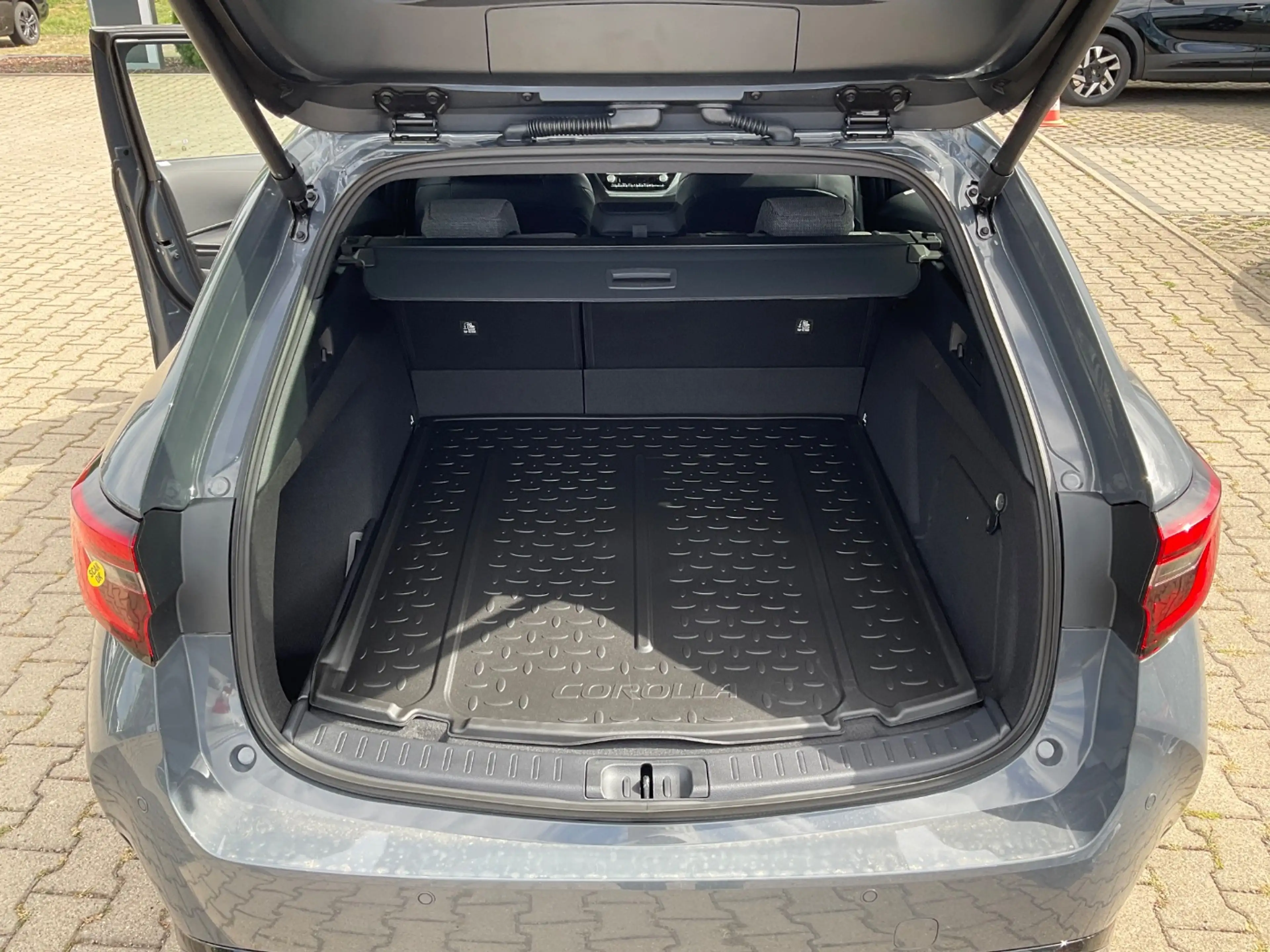 Toyota Corolla Touring Sports 2.0 Teamplayer ACC+LED — photo 11