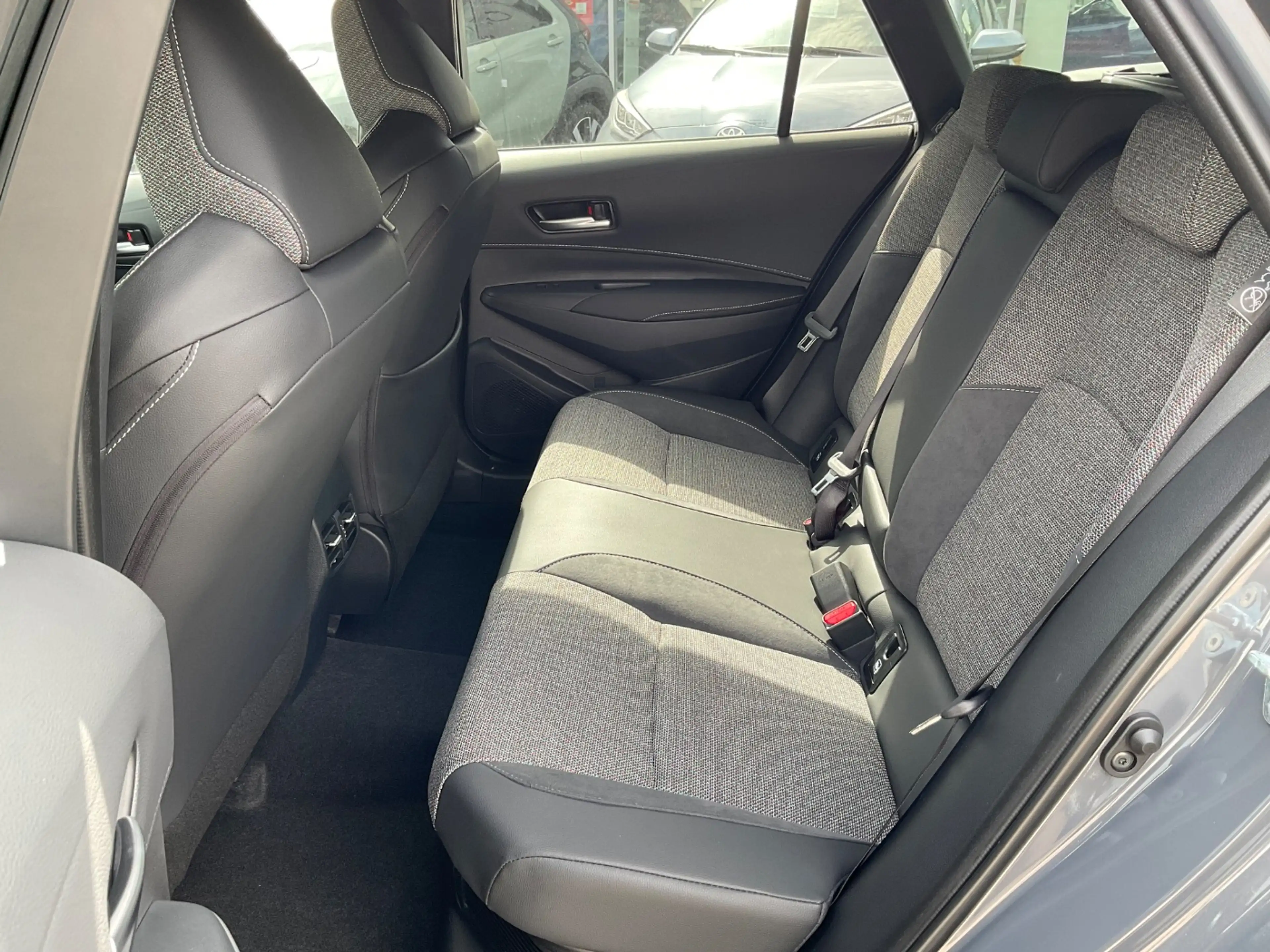 Toyota Corolla Touring Sports 2.0 Teamplayer ACC+LED — photo 12
