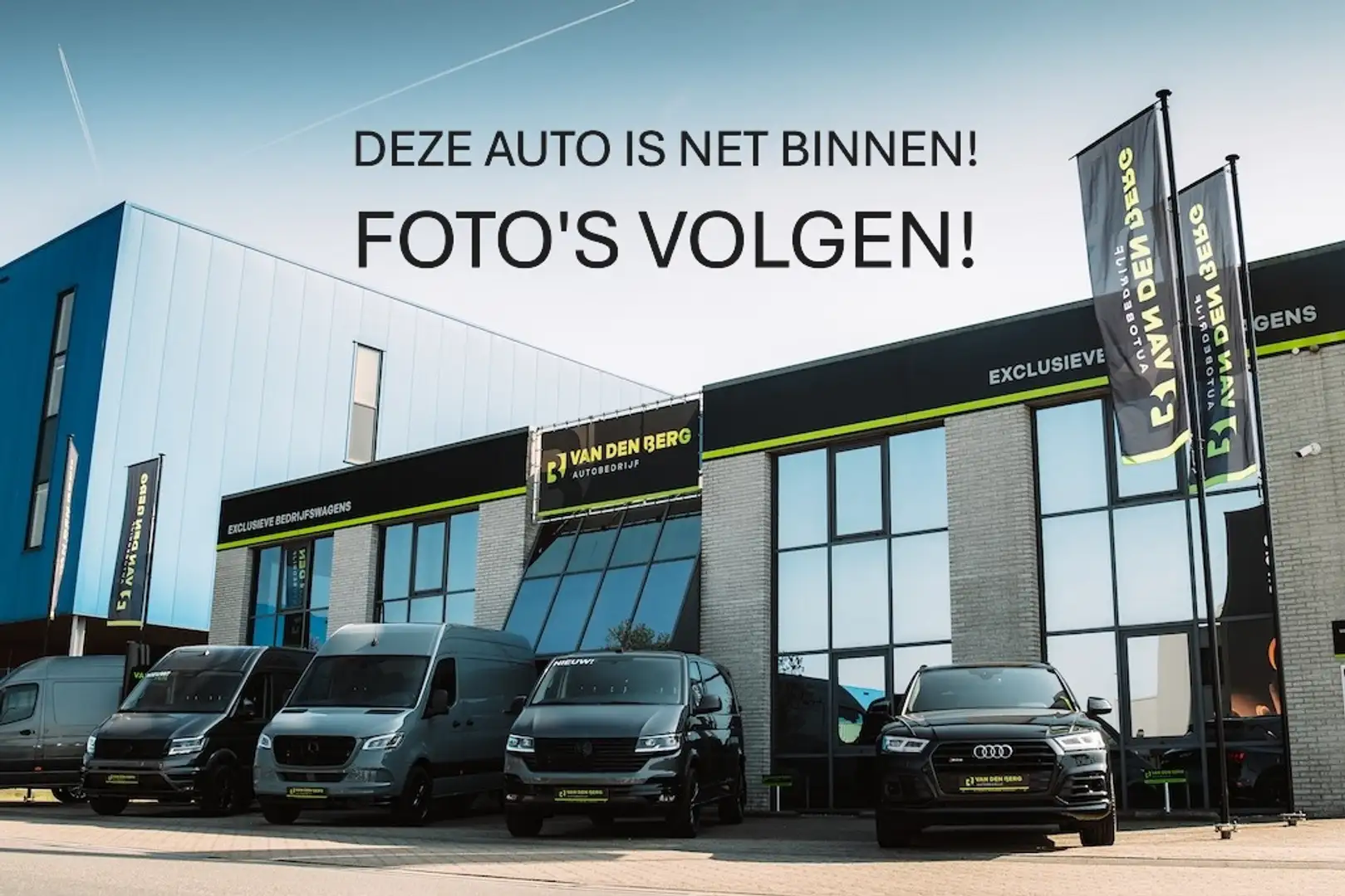 Volkswagen Crafter 35 2.0 TDI L3H2 DC-5P, 140PK AUT. LED, TREKHAAK, S Grün - 1