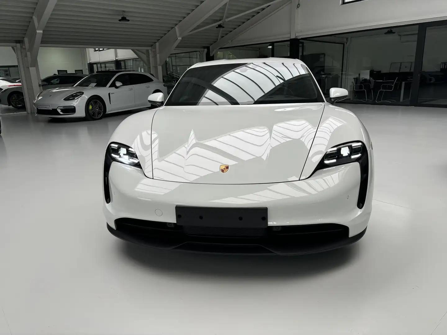 Porsche Taycan 4s keyless entry elec laadklep 77000 km 1ste eig Wit - 2