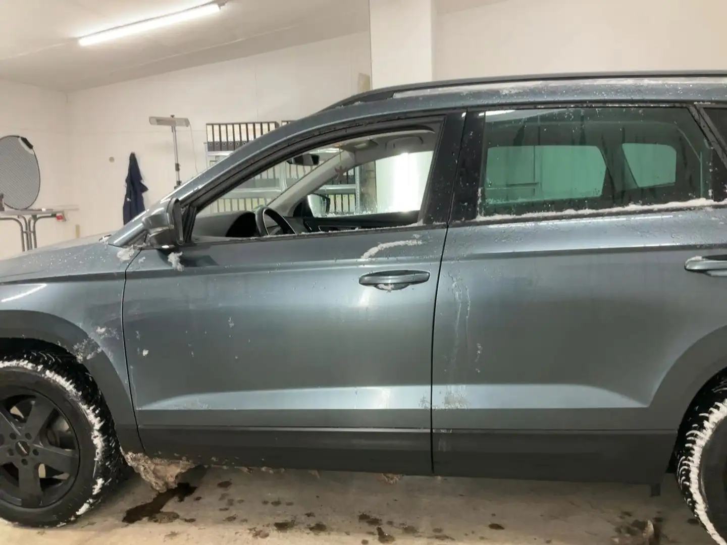 Skoda Karoq 1.5 TSI Style Sitzhzg Kamera AppLink AHK Gris - 2