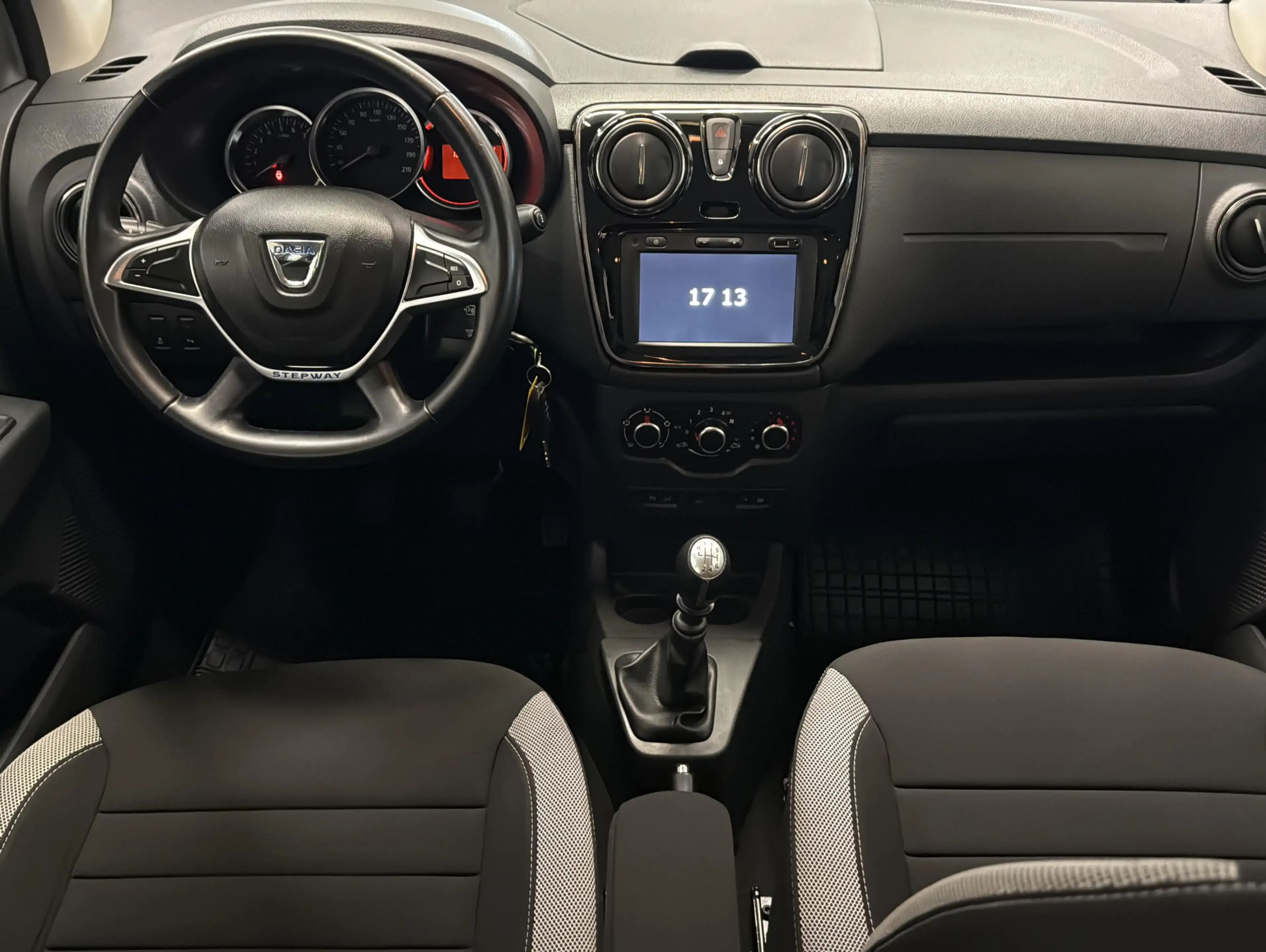 Dacia Lodgy 1.3 TCe 130 Stepway Plus 7-Sitzer — photo 10