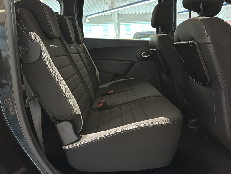 Dacia Lodgy 1.3 TCe 130 Stepway Plus 7-Sitzer — photo 14