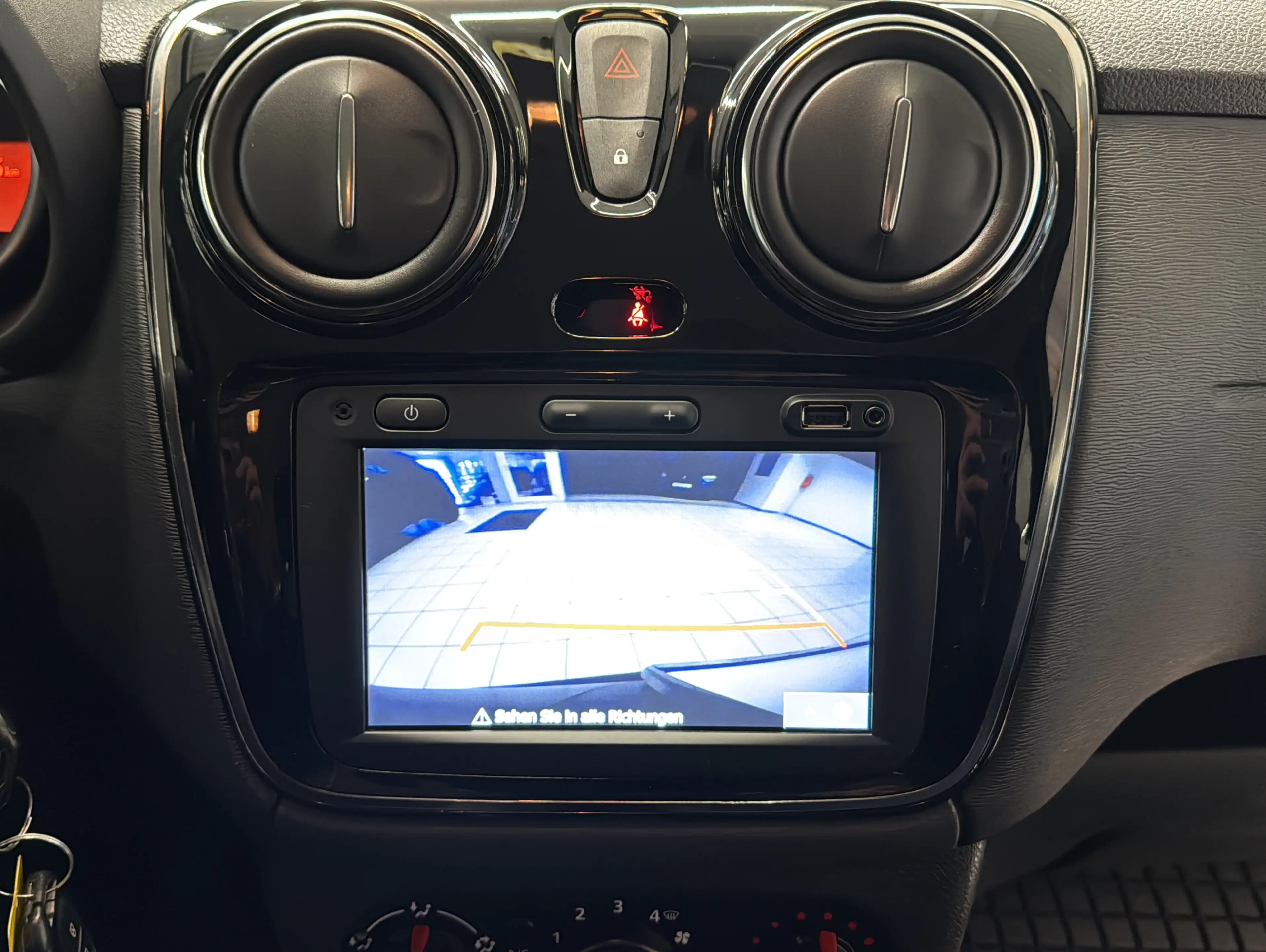Dacia Lodgy 1.3 TCe 130 Stepway Plus 7-Sitzer — photo 15