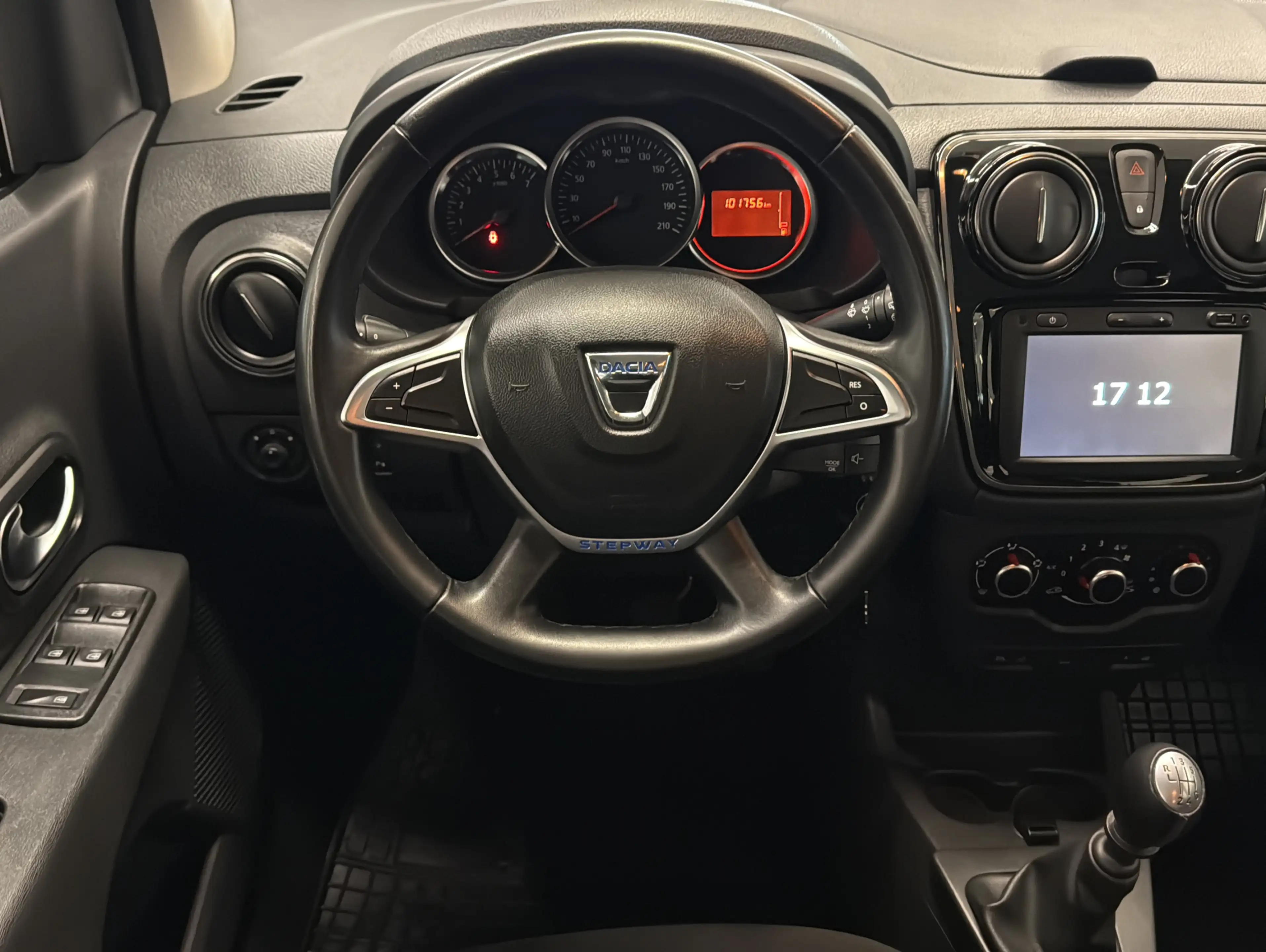 Dacia Lodgy 1.3 TCe 130 Stepway Plus 7-Sitzer — photo 9