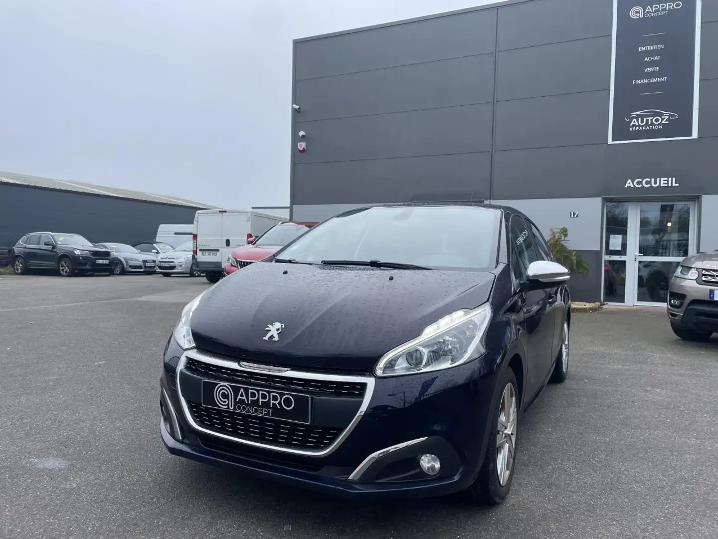 Peugeot 208 1.2i PureTech 12V S\u0026S - 82  BERLINE Signature Bleu - 1