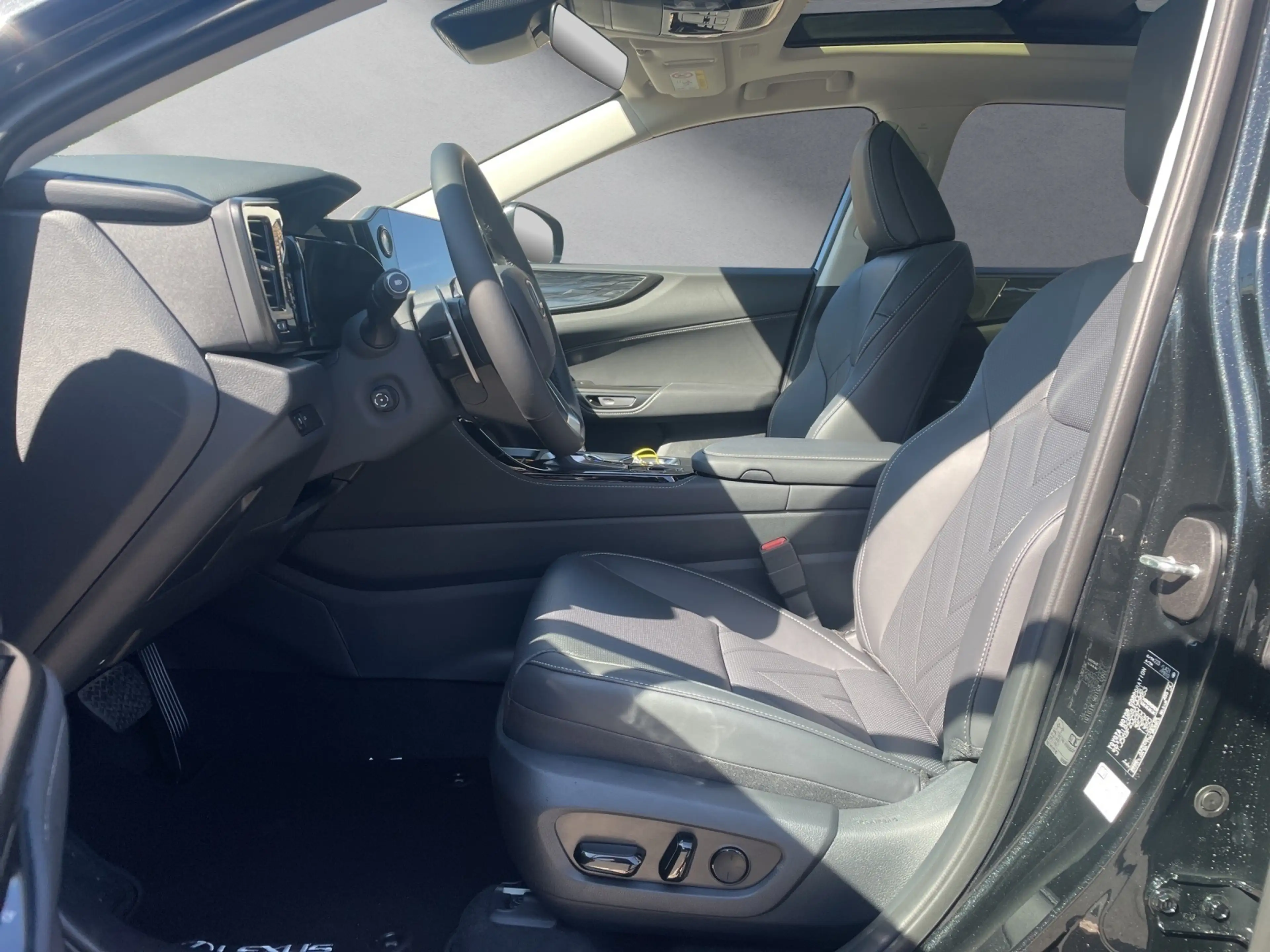 Lexus NX 450h+ + Executive Interieur+TechnoloP+360CAM+ — photo 9