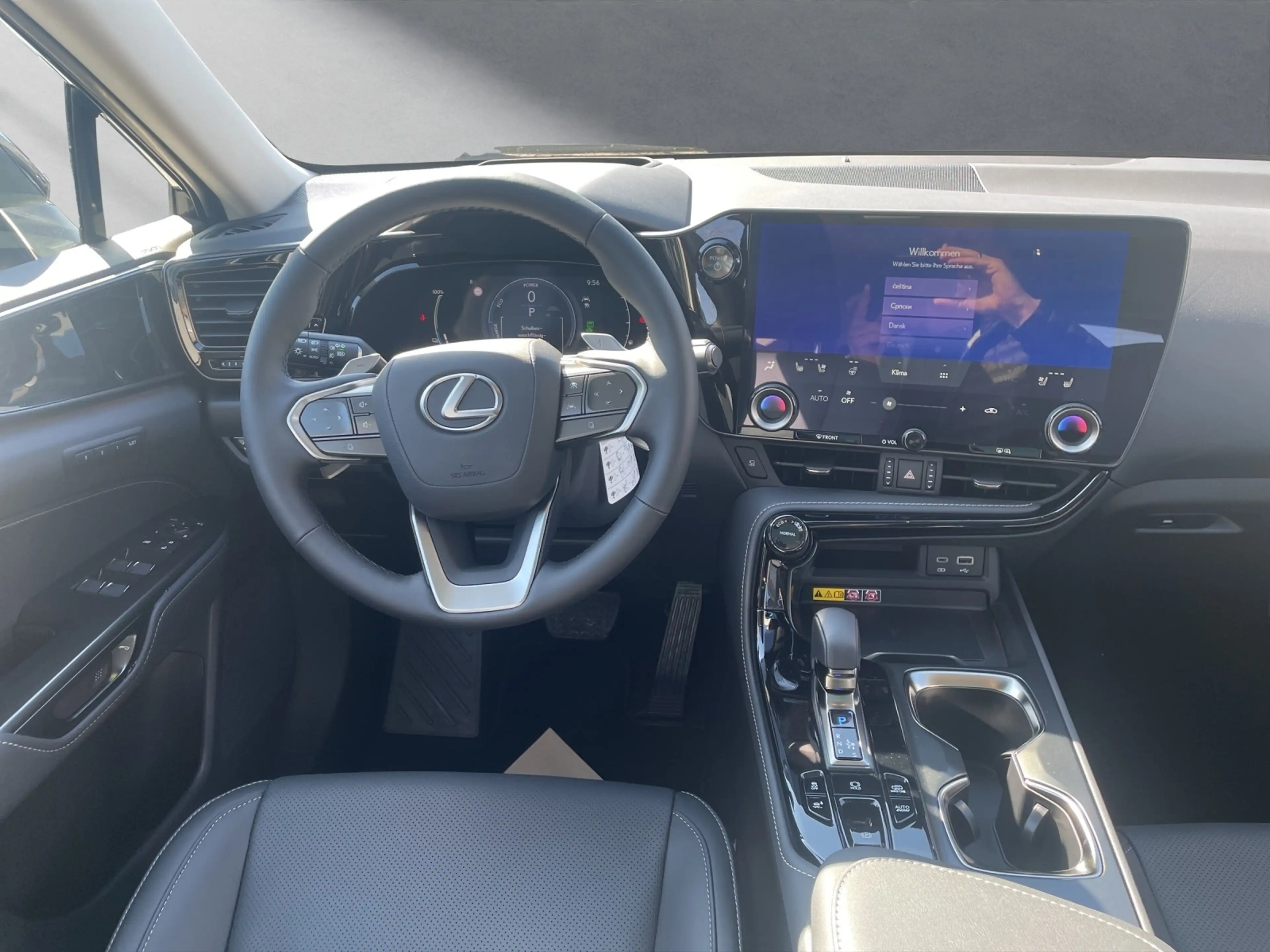 Lexus NX 450h+ + Executive Interieur+TechnoloP+360CAM+ — photo 13
