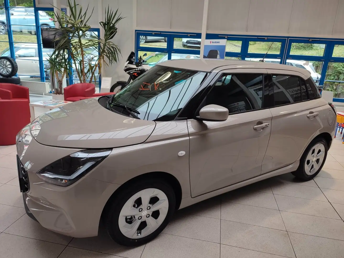 Suzuki Swift 1.2 HYBRID ALLGRIP MT Comfort Beige - 1