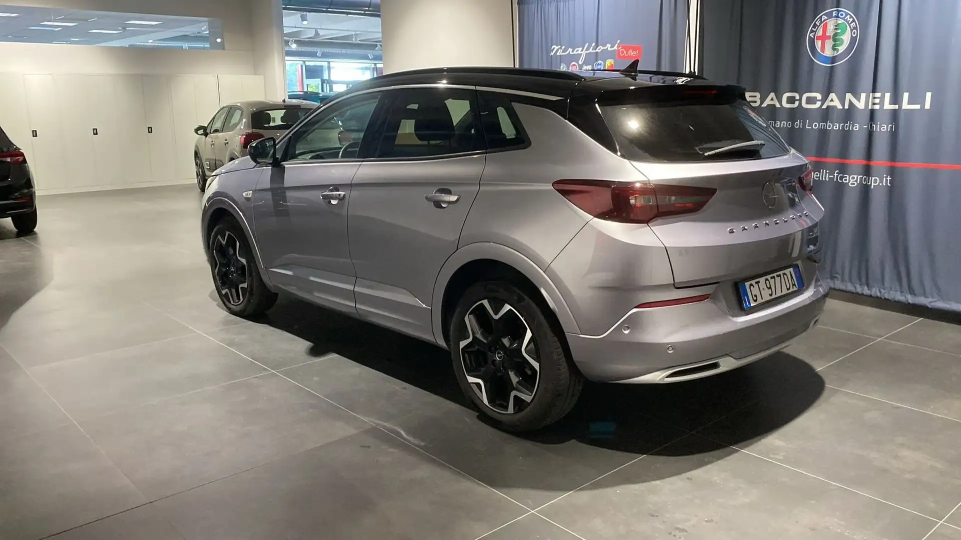 Opel Grandland 1.2 Turbo 12V 130 CV aut. Ultimate Grey - 2