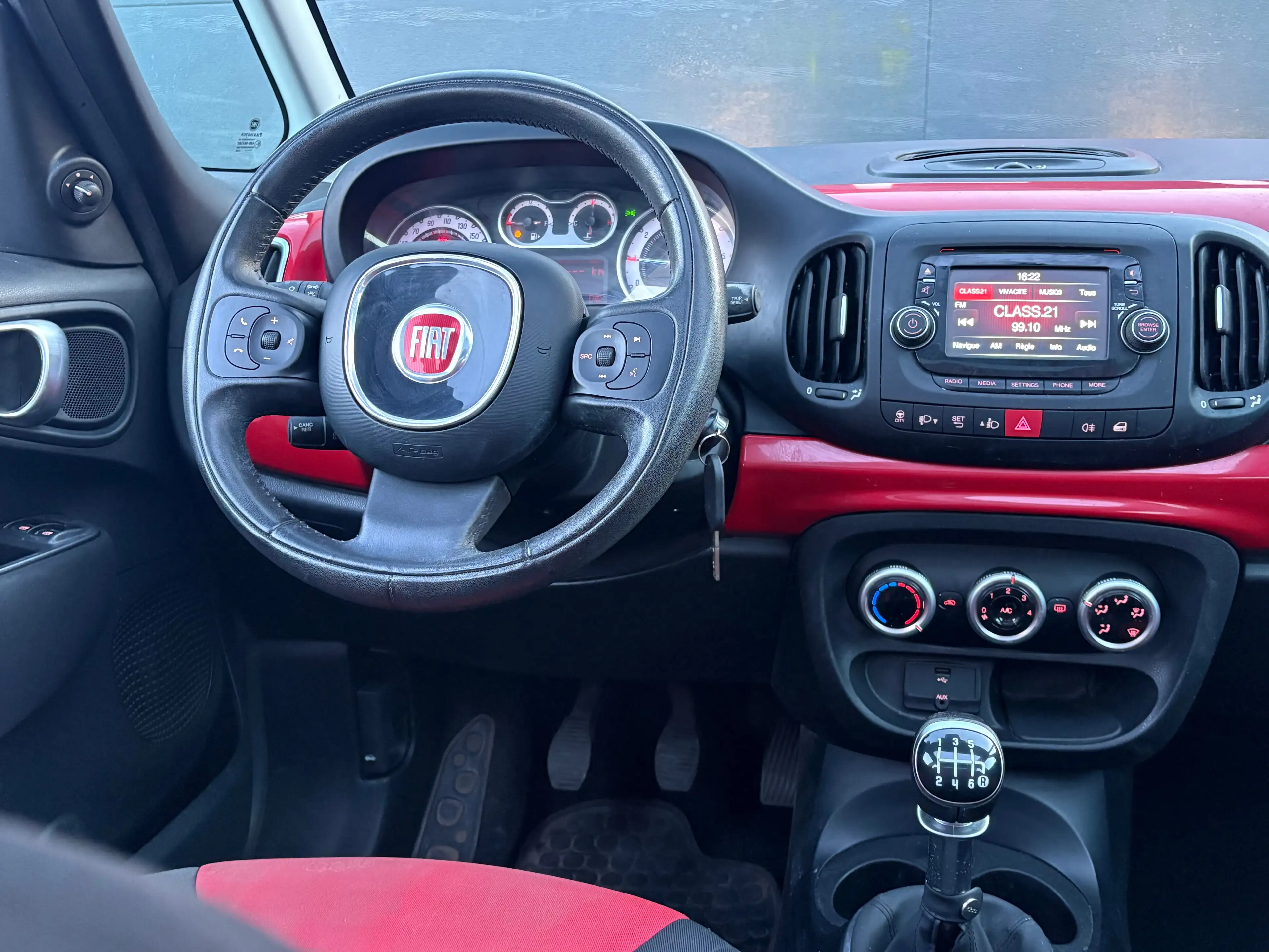 Fiat 500L 500L 1.4i_TOIT OUVR_CLIM_JANTES_BLUETOOTH — photo 14