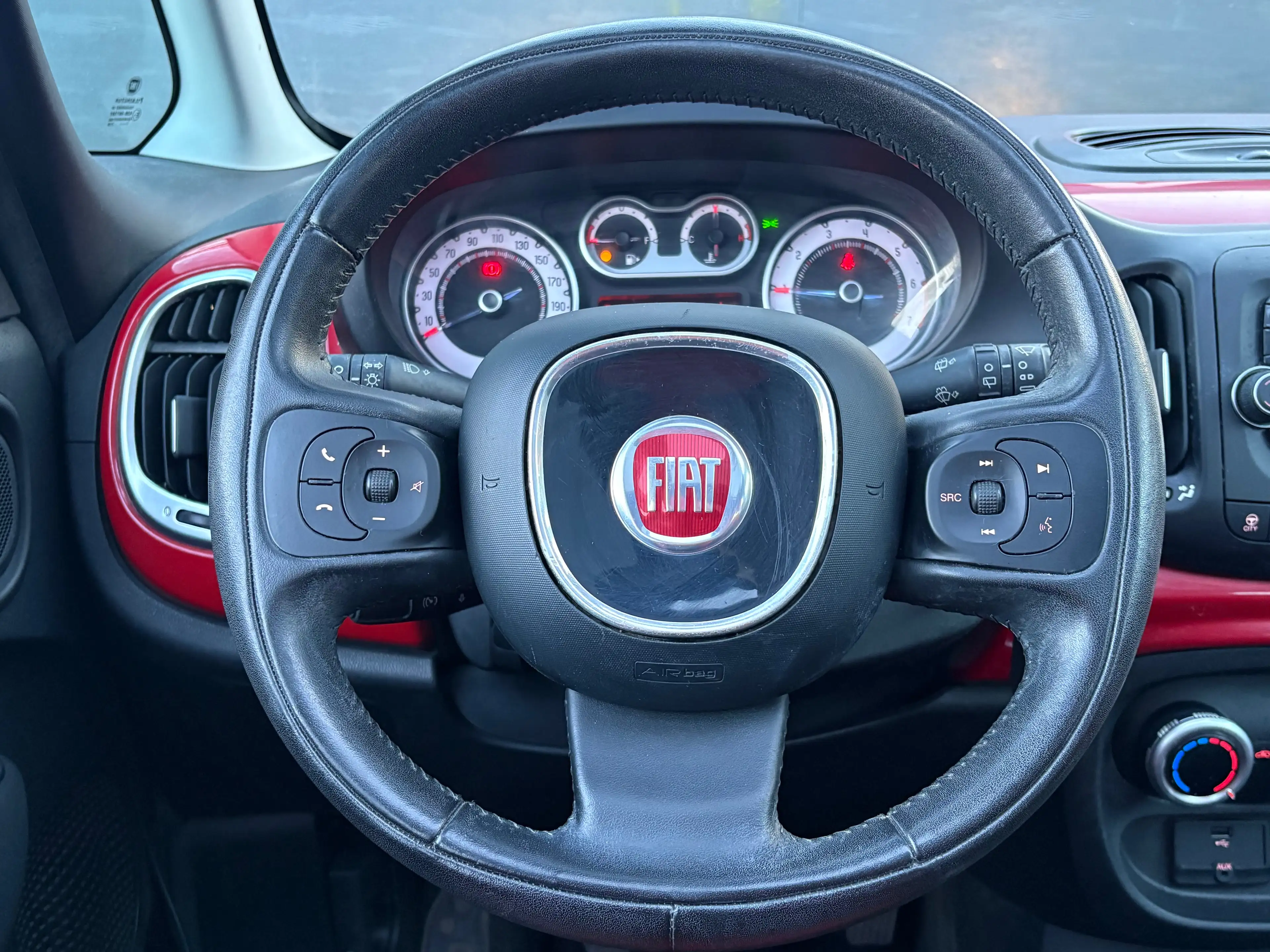 Fiat 500L 500L 1.4i_TOIT OUVR_CLIM_JANTES_BLUETOOTH — photo 15