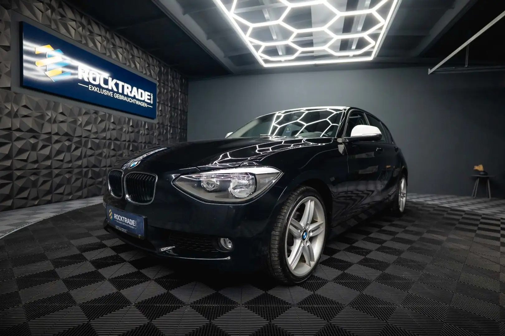 BMW 116 d Sport 5-Türer *Klima*Sitzheizung*Tempomat* Schwarz - 1