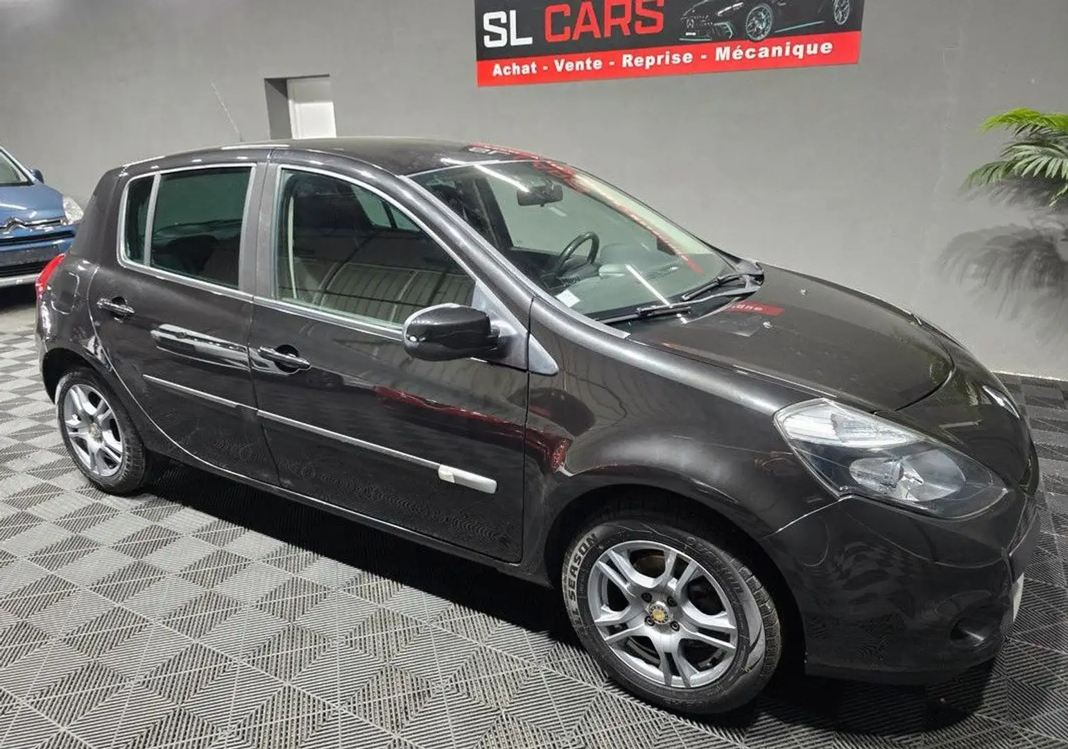 Renault Clio III 1.2l 75ch Phase 2 Noir - 1