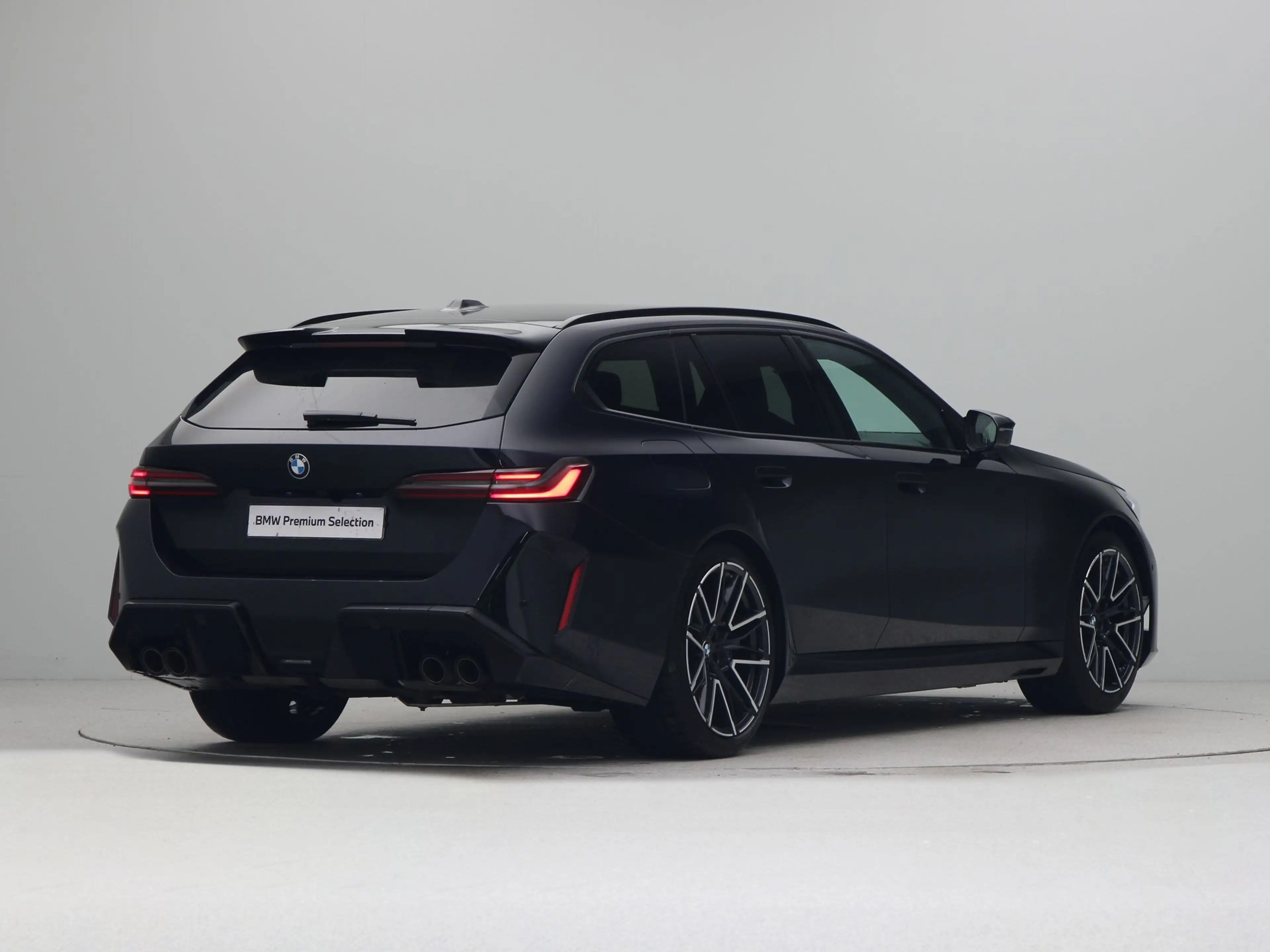 BMW M5 Touring — photo 10