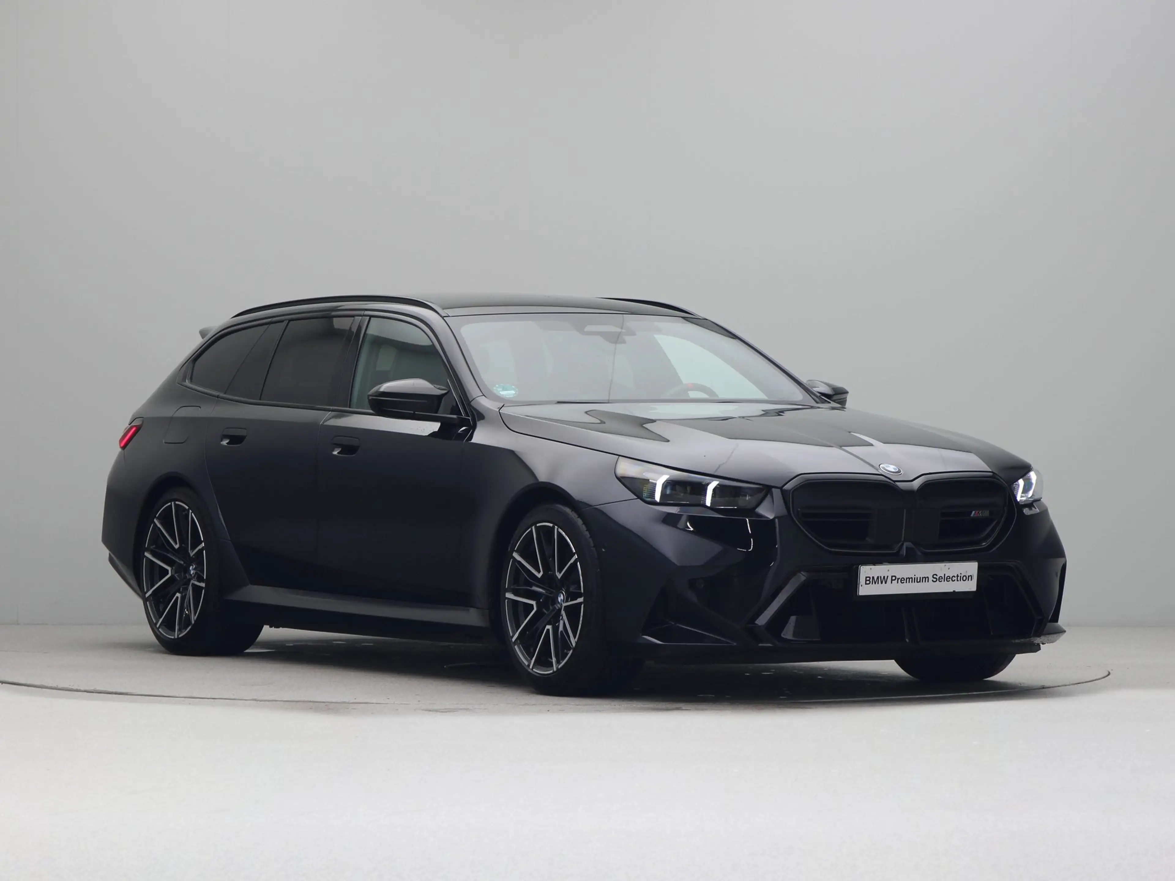 BMW M5 Touring — photo 8