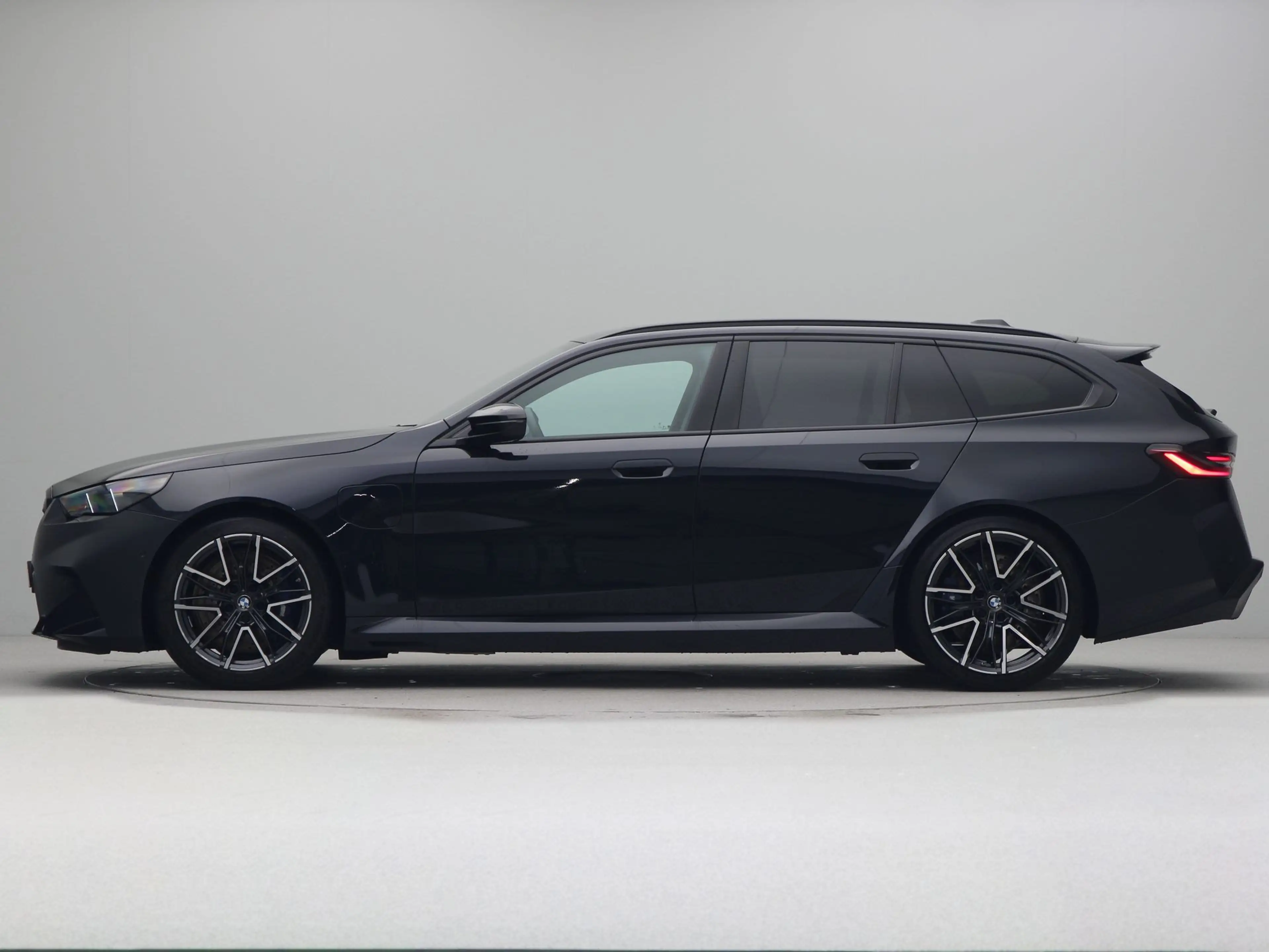 BMW M5 Touring — photo 13