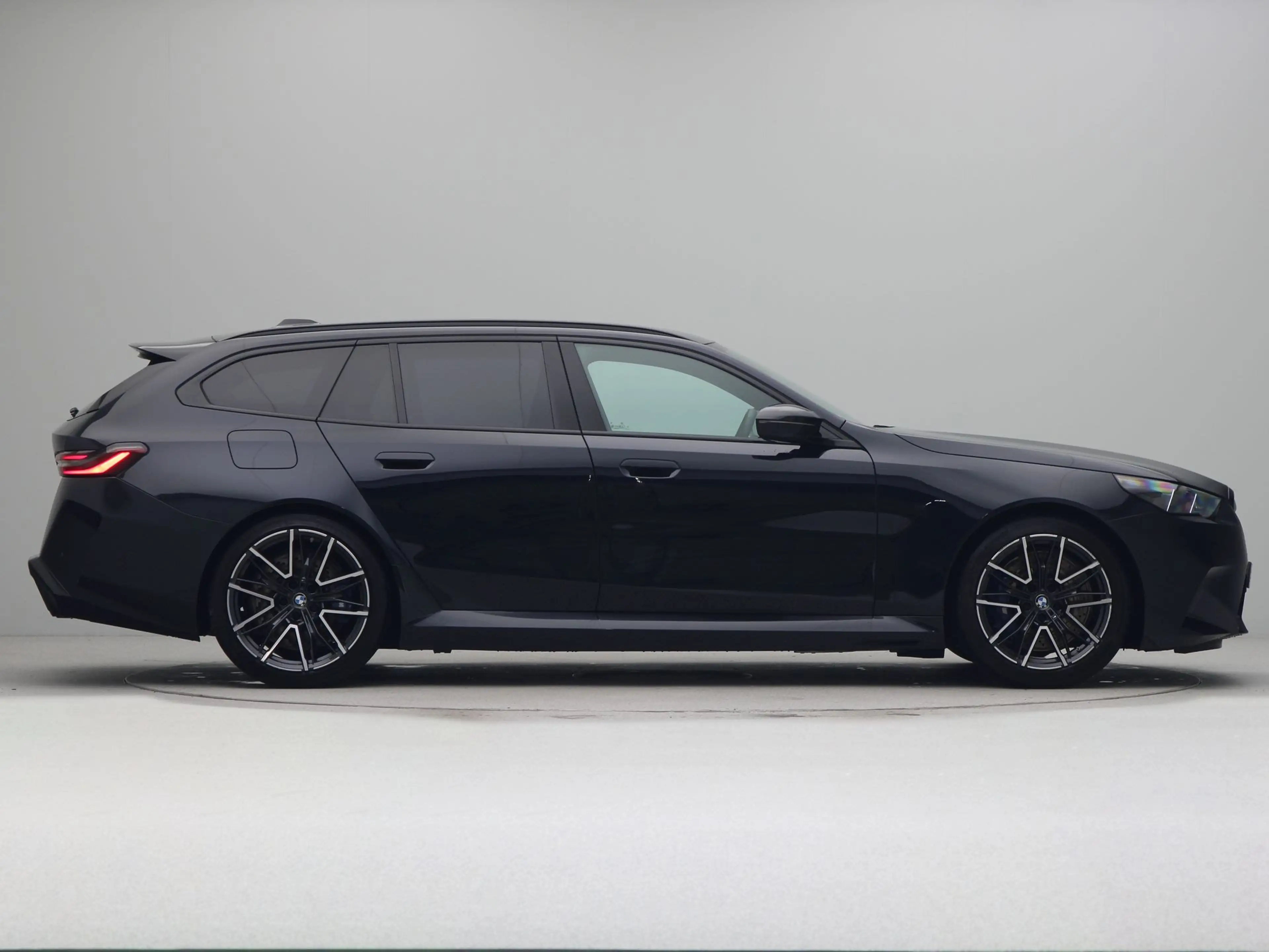 BMW M5 Touring — photo 9