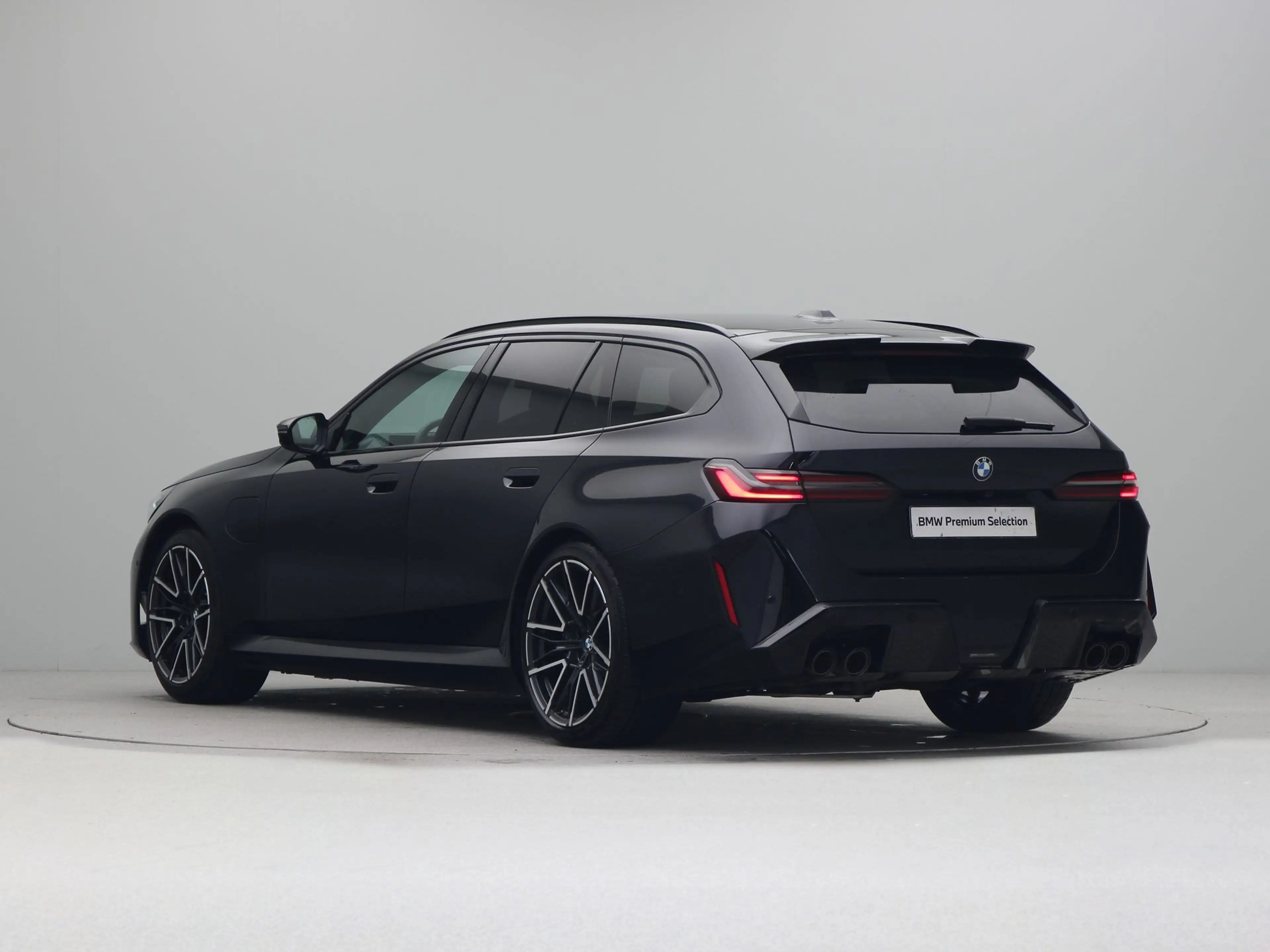 BMW M5 Touring — photo 12