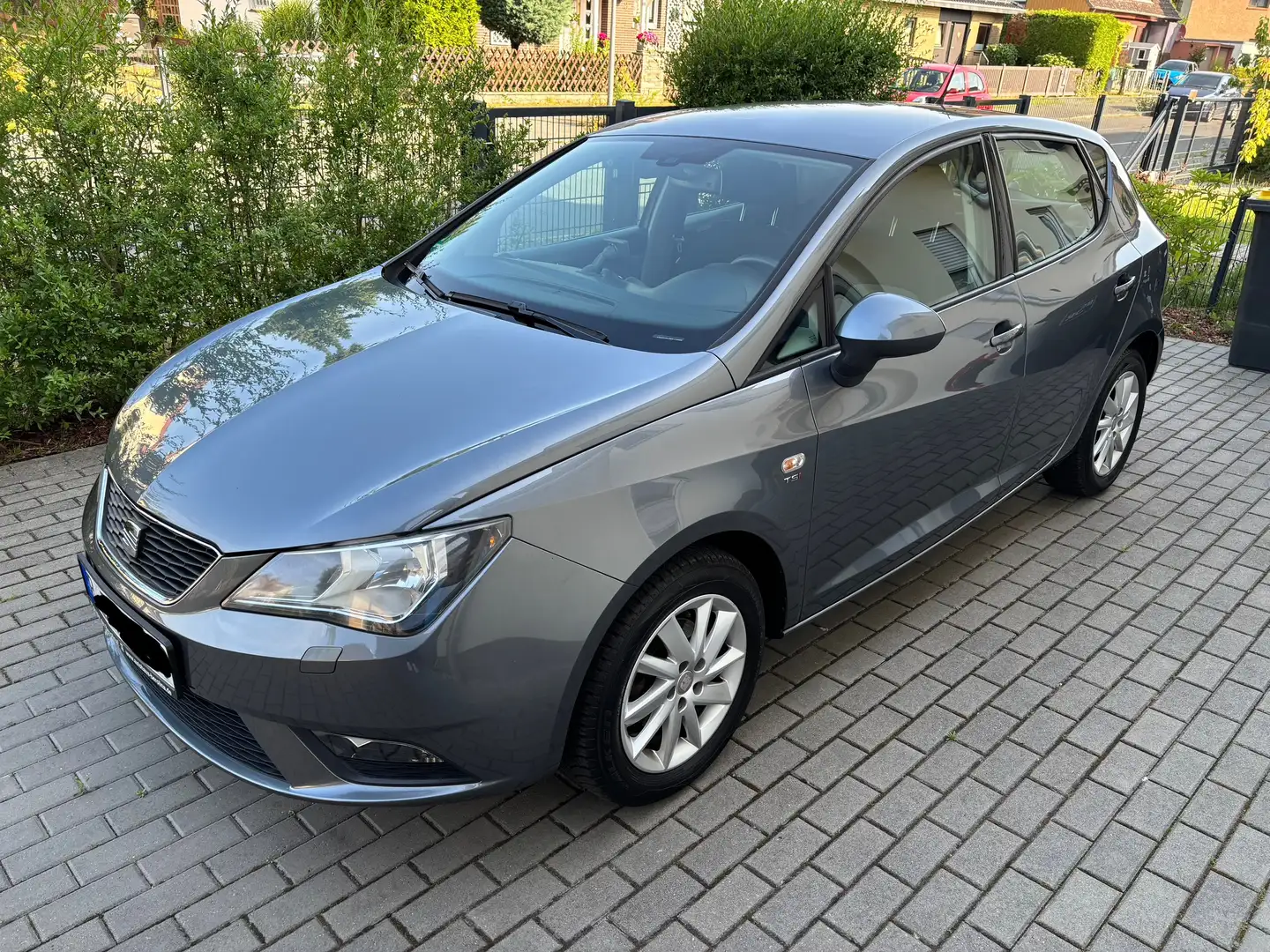 SEAT Ibiza Ibiza 1.2 TSI Style Salsa von privat Grau - 1