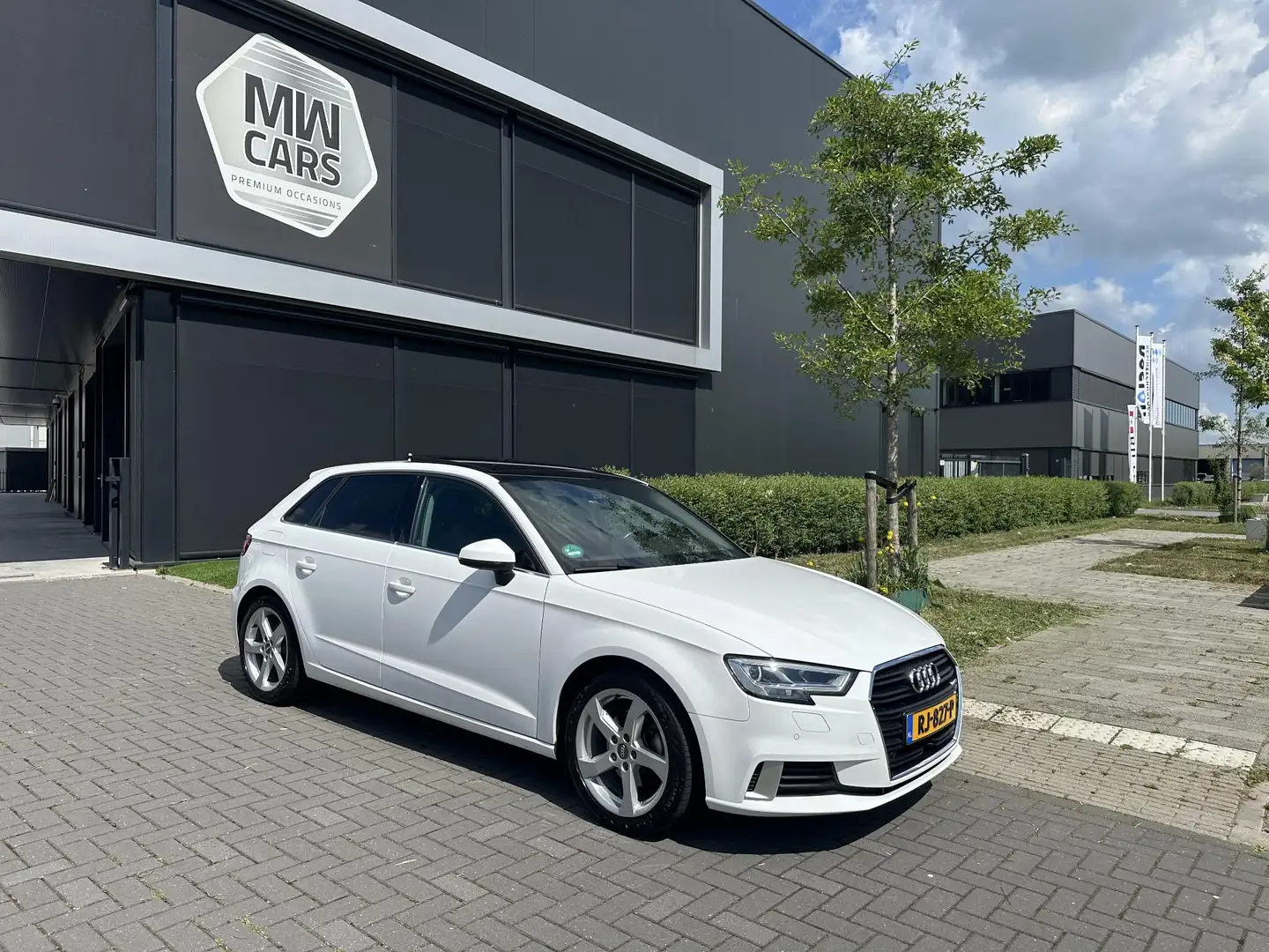Audi A3 Sportback 1.0 TFSI Sport Lease Edition Pano, Navi Wit - 1