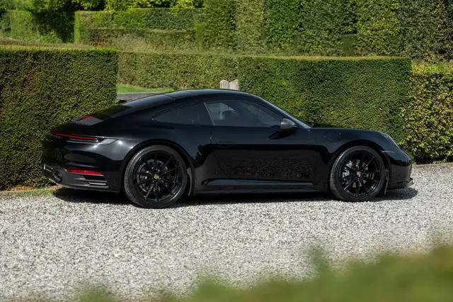 Porsche 911 view 10