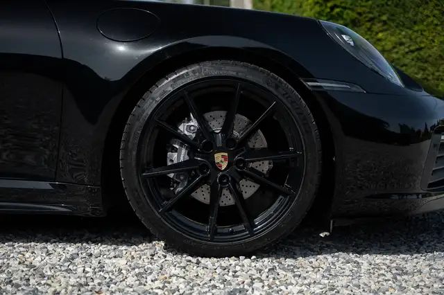 Porsche 911 view 4