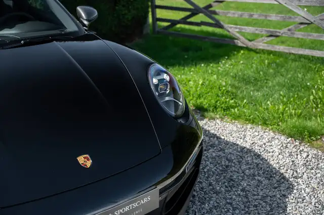 Porsche 911 view 8