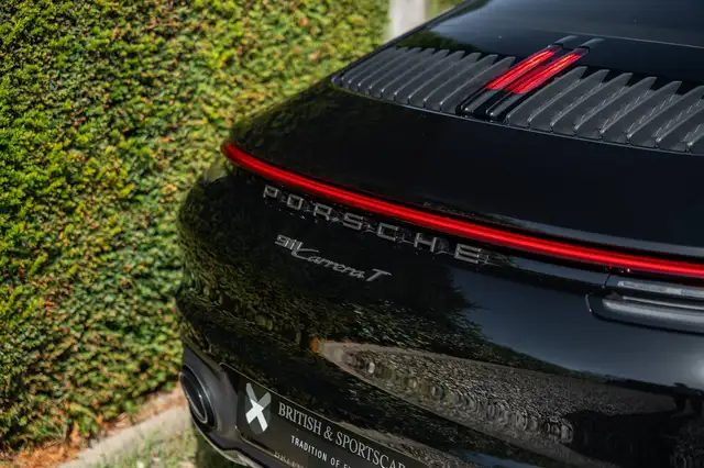 Porsche 911 view 11