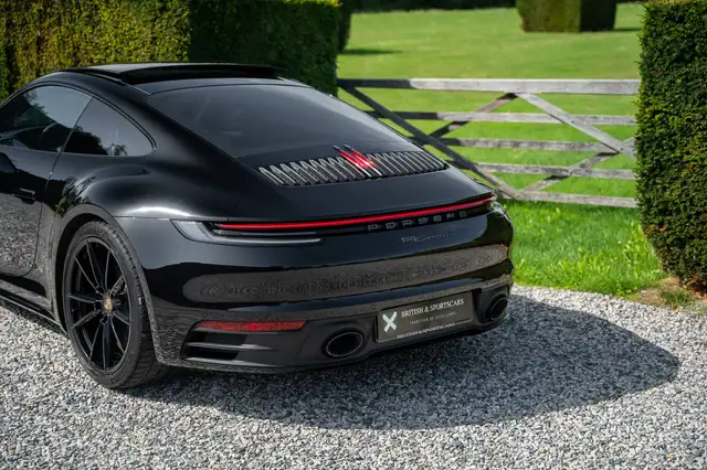 Porsche 911 view 14