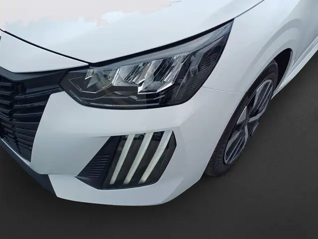 Peugeot 208 view 9