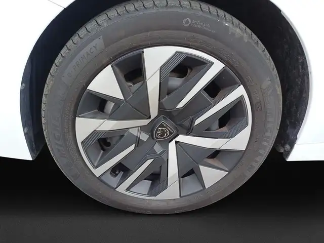 Peugeot 208 view 8