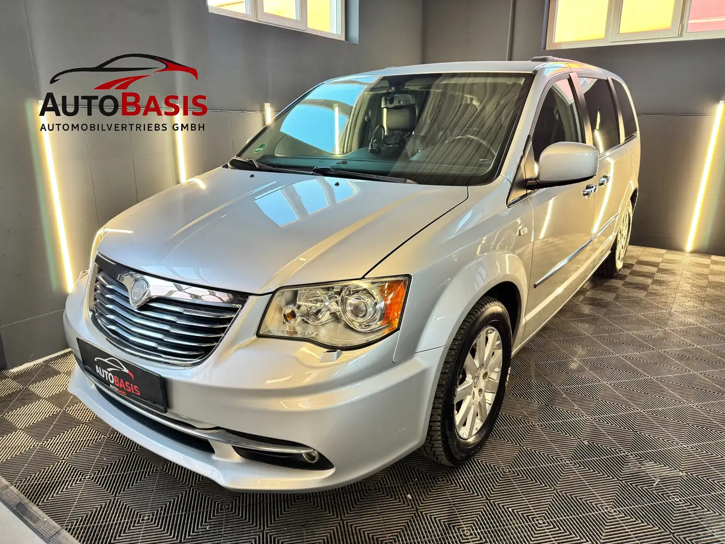 Lancia Voyager Gold 2.8 CRD Automatik 7-Sitzer/Leder/8-fach/VOLL Silber - 1