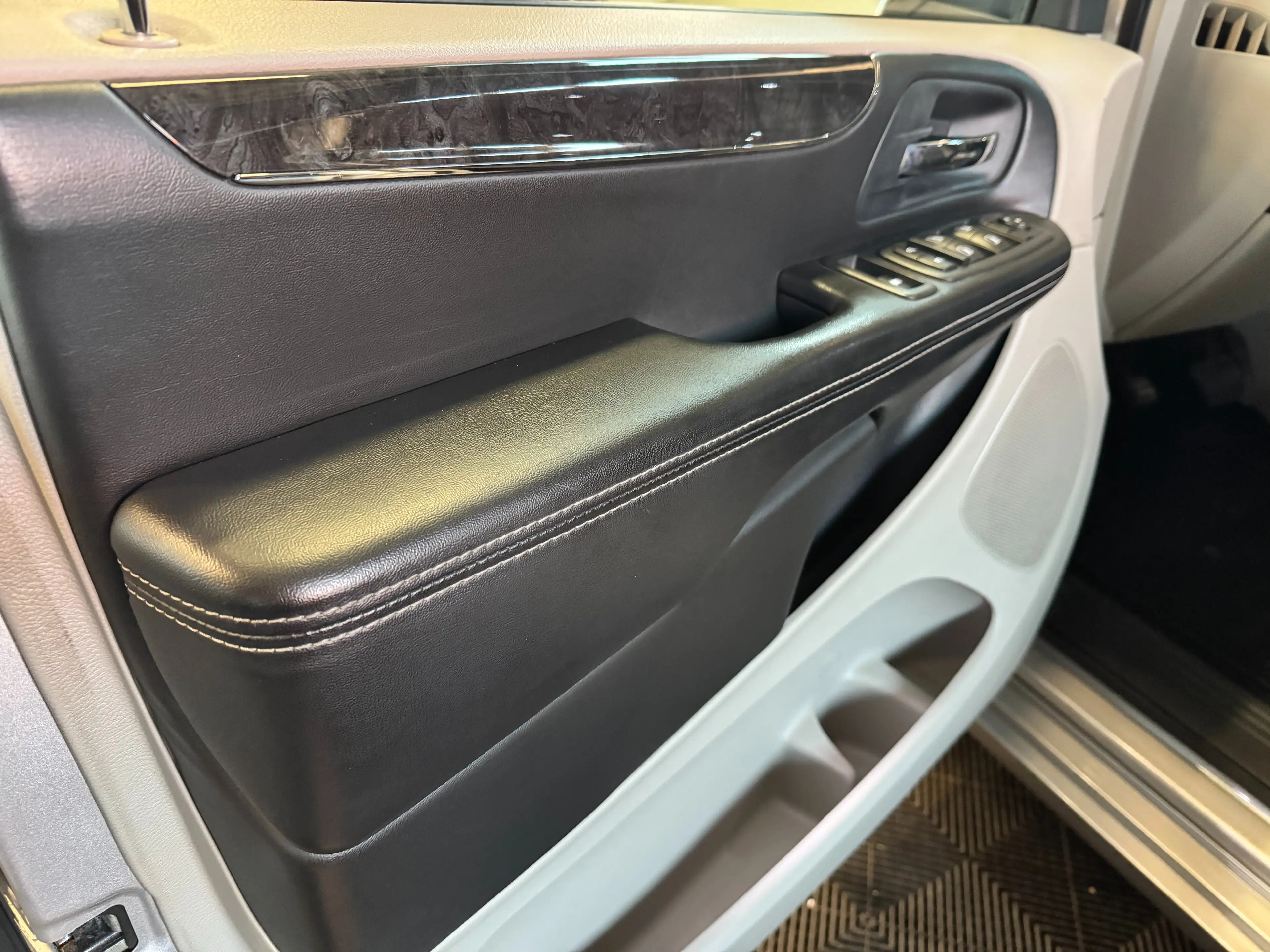 Lancia Voyager Gold 2.8 CRD Automatik 7-Sitzer/Leder/8-fach/VOLL — photo 12