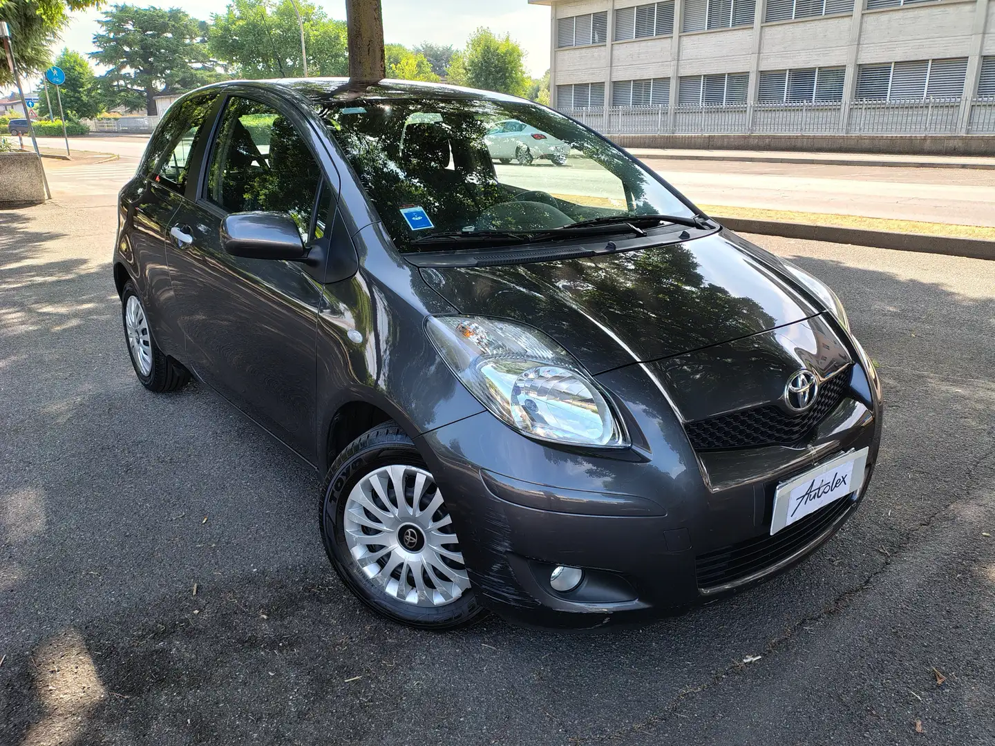 Toyota Yaris 1.0 VVTI 51 KW 3P SOL 1PROPRIETARIO MOLTO BELLA Gris - 1