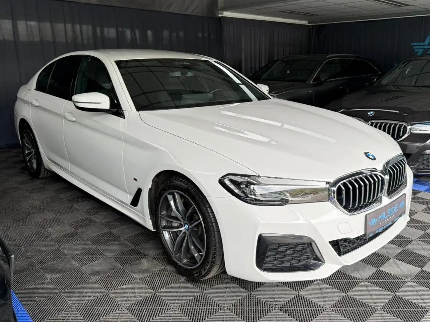 BMW 530 M-SPORT,AHK,HuD,LED,AMBIENTE,VIRTUAL COCKPIT Weiß - 1