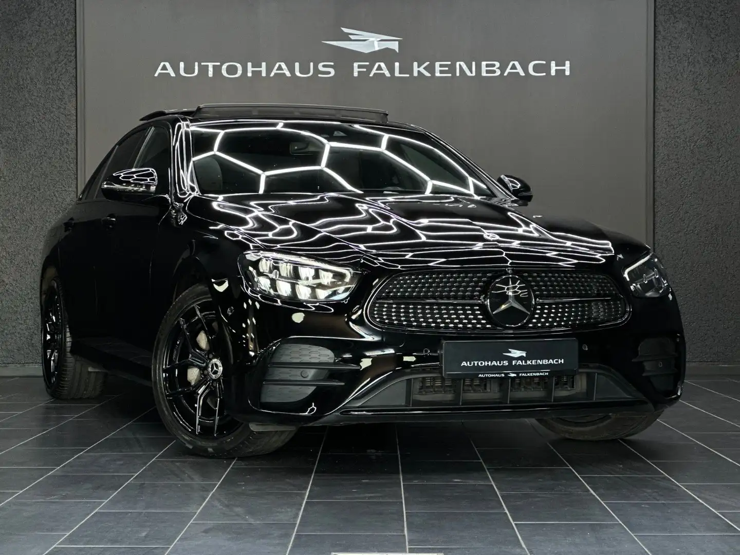 Mercedes-Benz E 220 d LIMO*4M*AMG*PANO*360*AHK*MEMORY*BURMESTER Schwarz - 1
