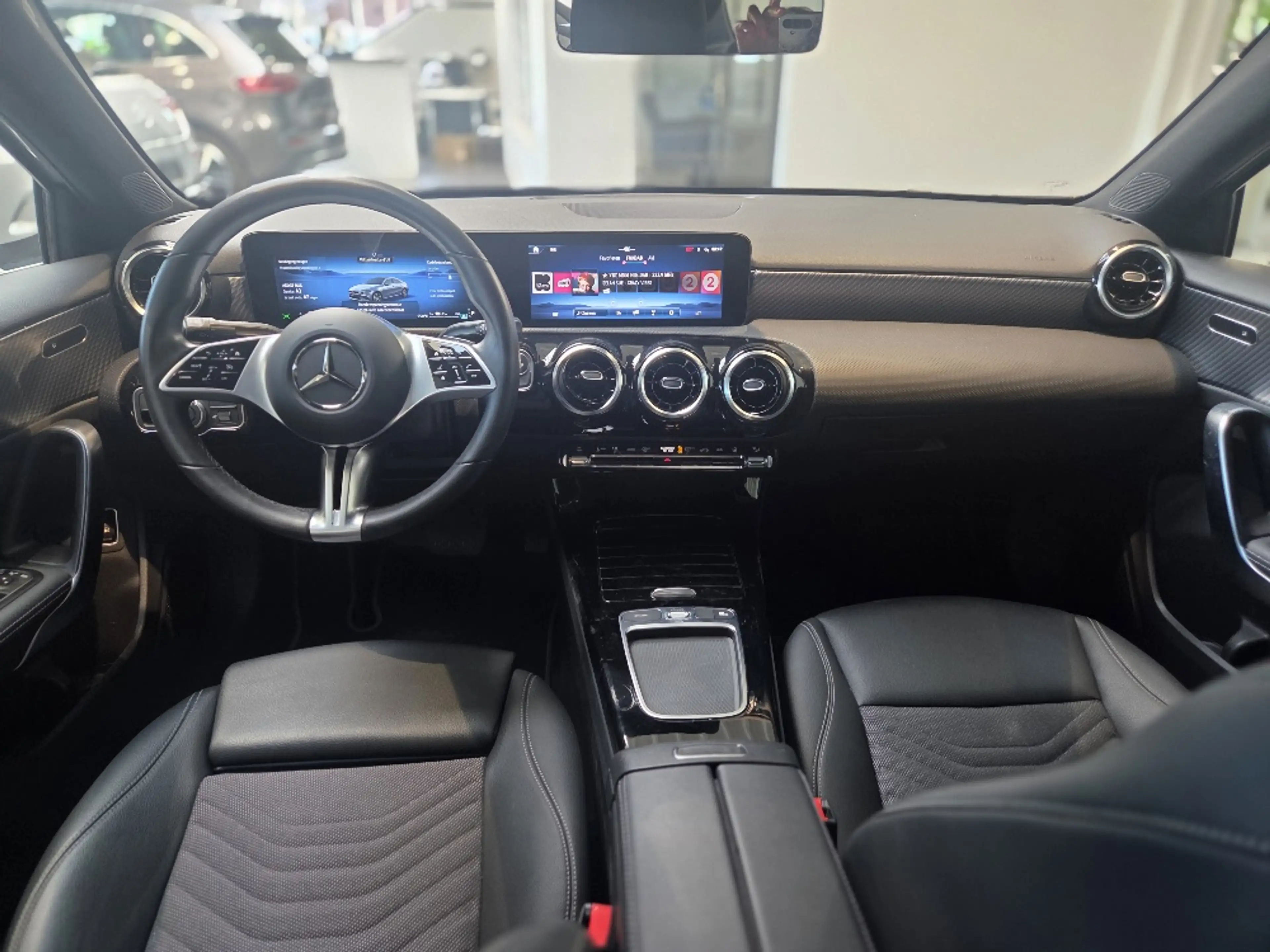 Mercedes-Benz A 250 A Sedan 250 e Urban-/Progressive-pakket — photo 12