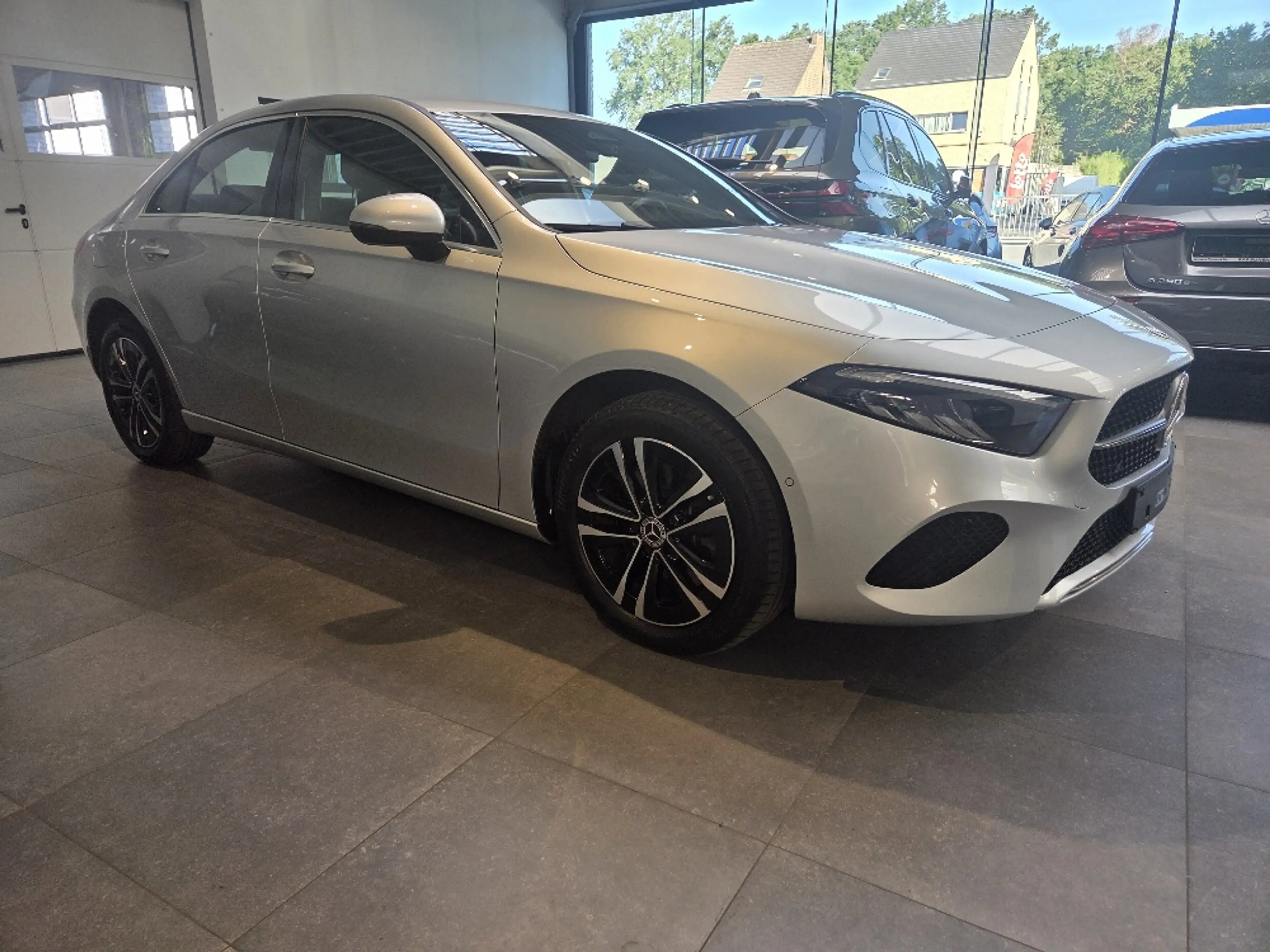 Mercedes-Benz A 250 A Sedan 250 e Urban-/Progressive-pakket — photo 2