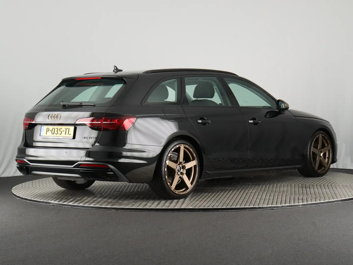 Audi A4 Avant 35 TFSI Advanced Edition Uniek! (NL-Auto / C Zwart - 2