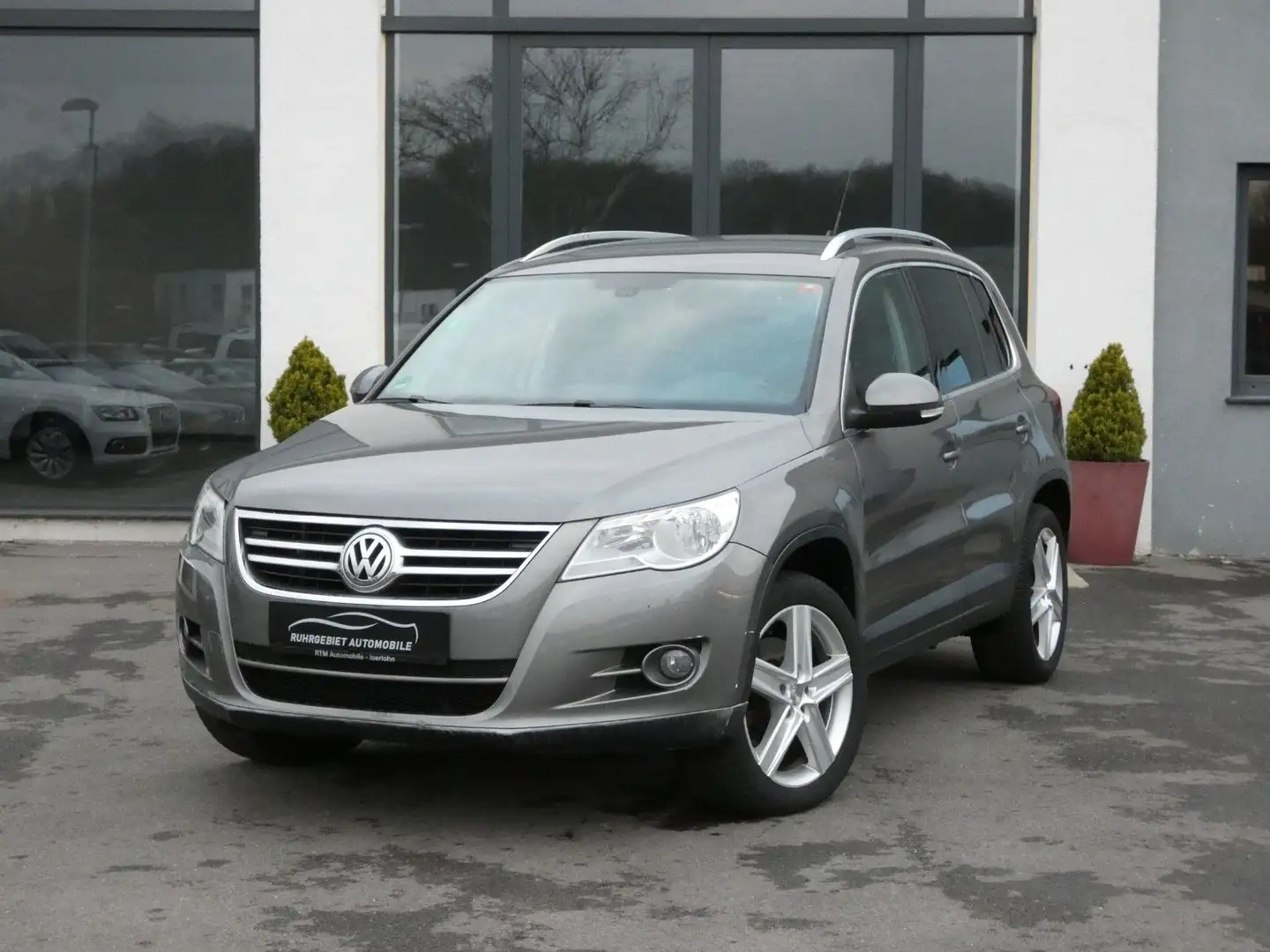 Volkswagen Tiguan Sport & Style*Navi*Kamera*Klima*Tempomat* Gris - 1