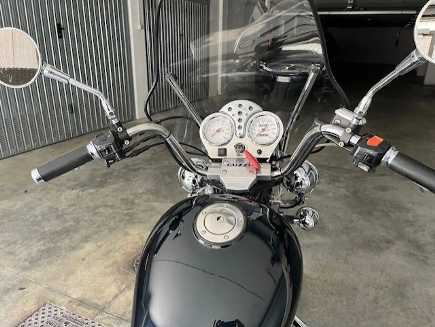 Moto Guzzi Nevada Nero - 2
