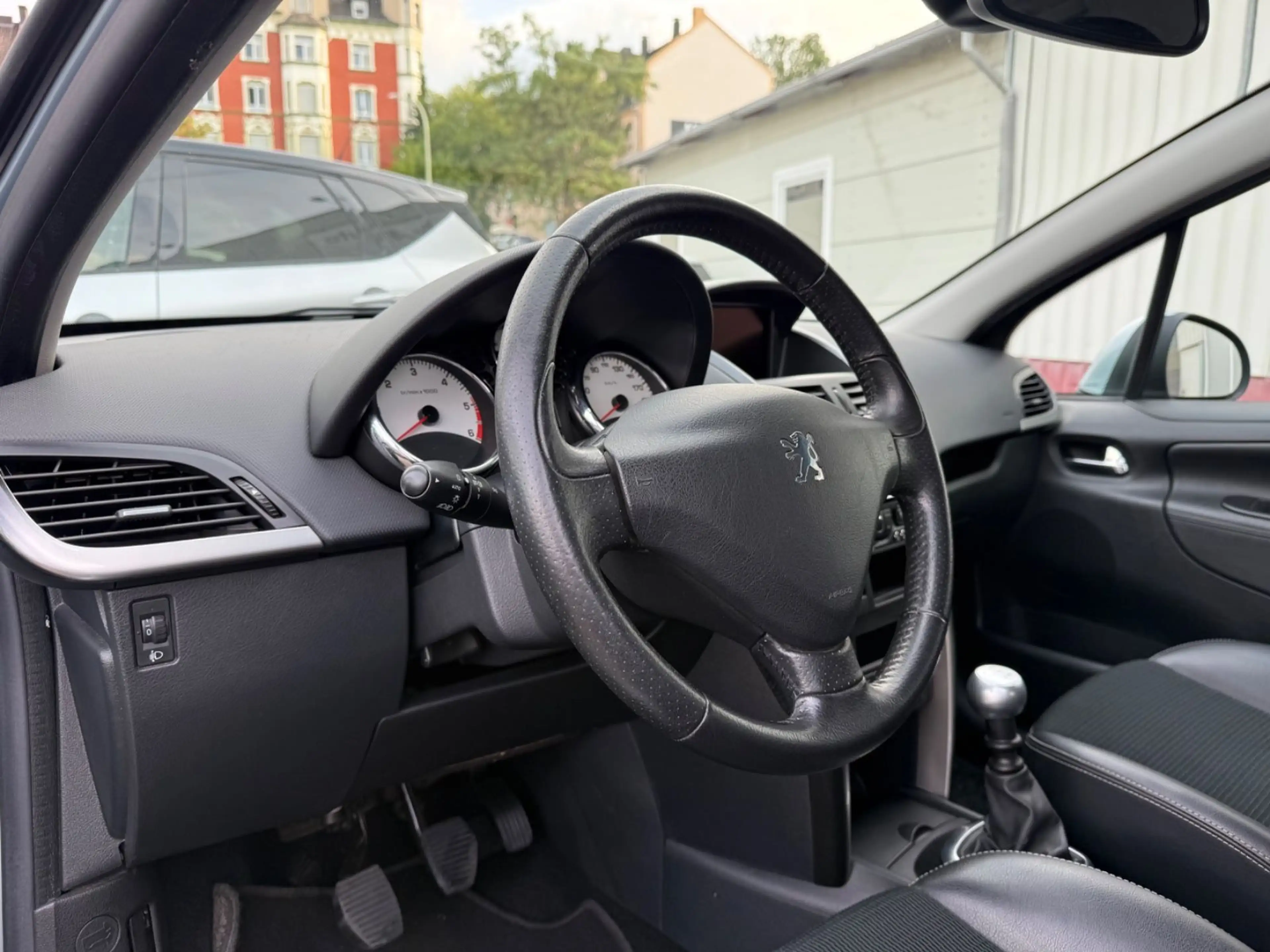 Peugeot 207 SW 1,6 HDI 82kW 112PS Premium/PDC/PANO/NAVI — photo 14