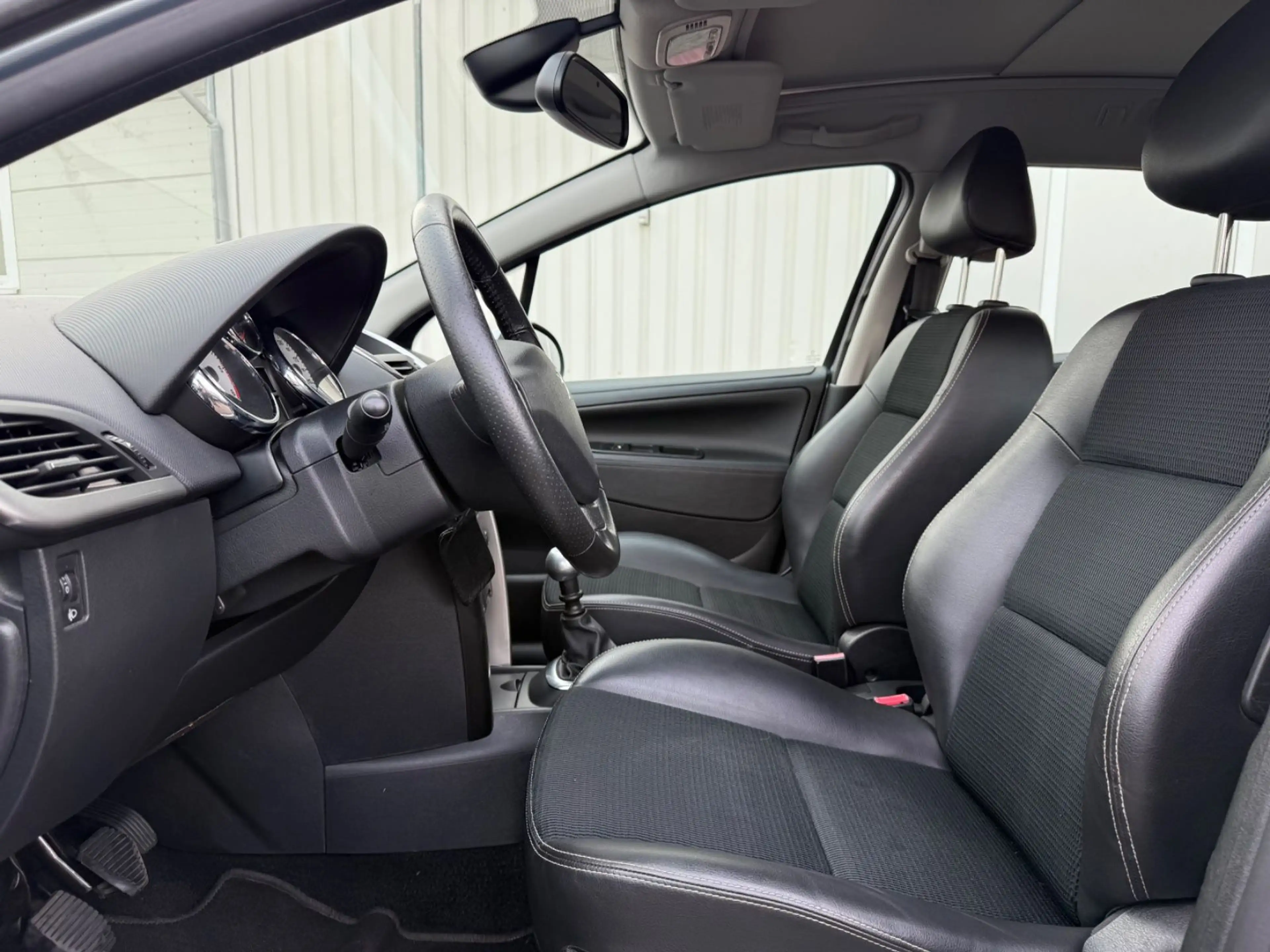 Peugeot 207 SW 1,6 HDI 82kW 112PS Premium/PDC/PANO/NAVI — photo 5