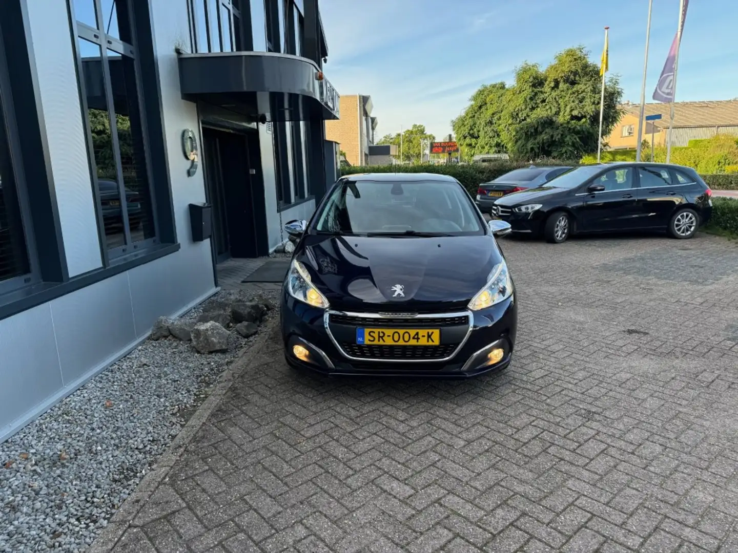 Peugeot 208 1.2PureTech Allure, Navi, Climatcntrl, Cruisecntrl Bleu - 2