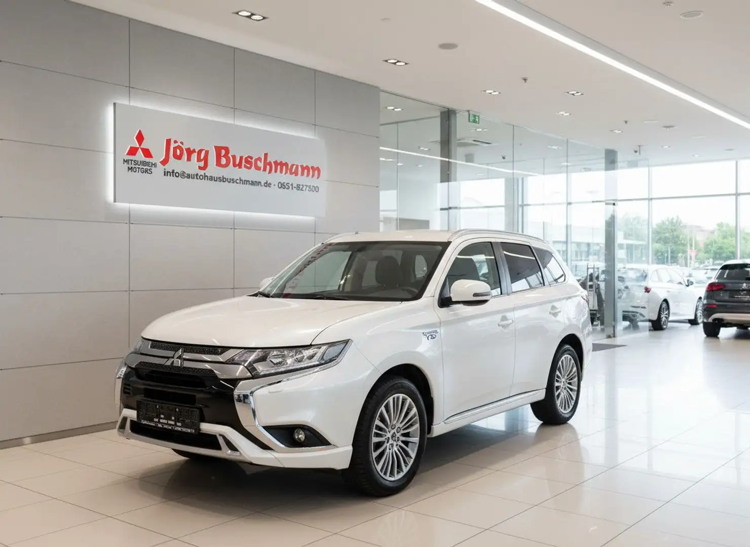 Mitsubishi Outlander 2,4 PHEV BASIS Spirit, Klima,4WD,Navi Blanc - 1