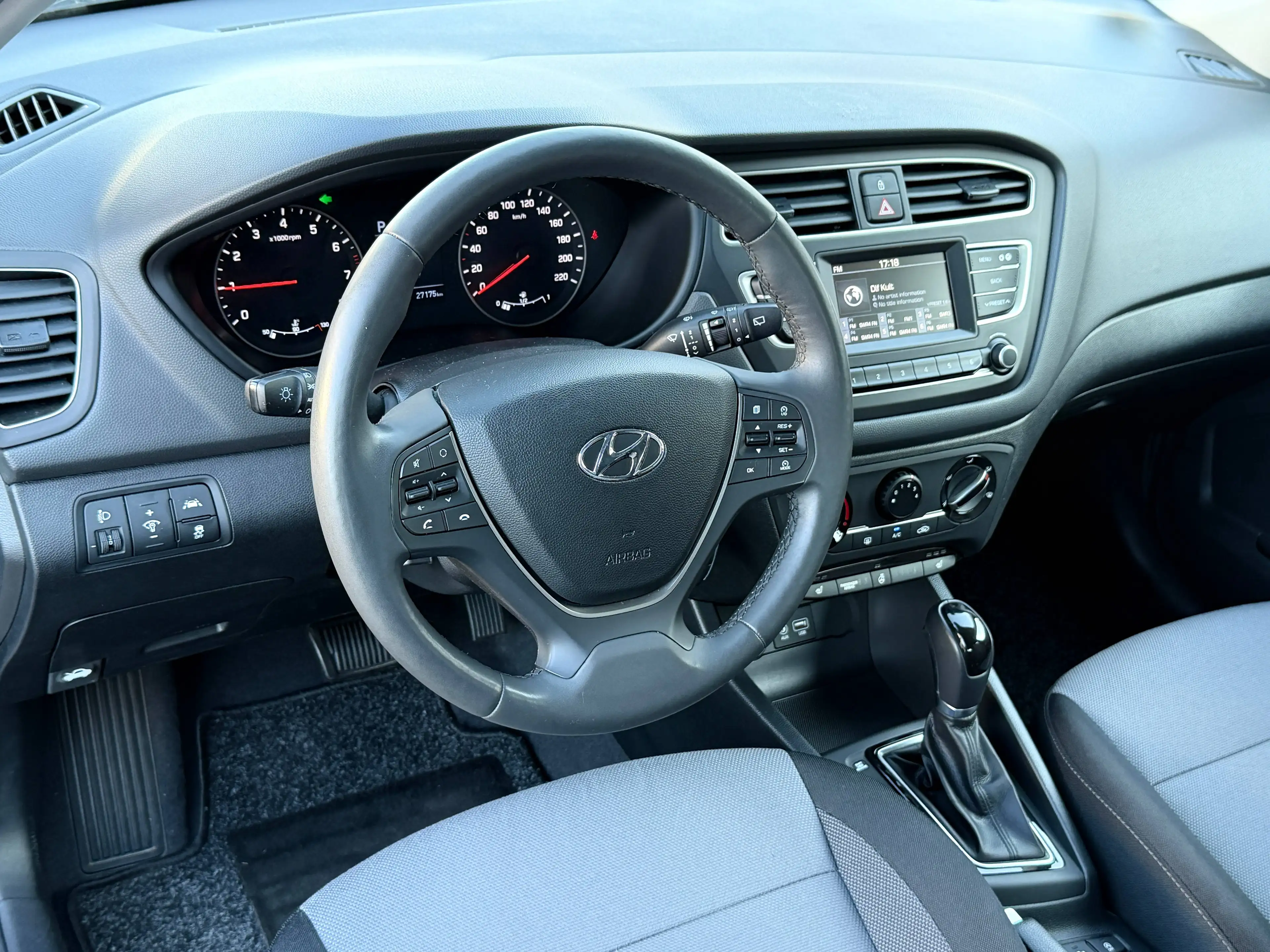 Hyundai i20 Trend Automatik Spurhalte Sitzheizung Top Zustand — photo 4